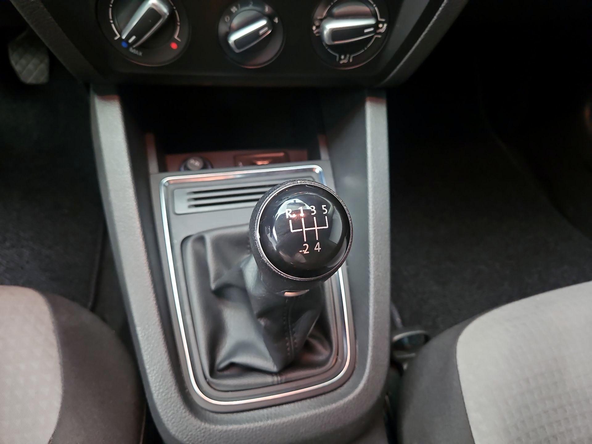 Thumbnail: 2017 Volkswagen Jetta - 15
