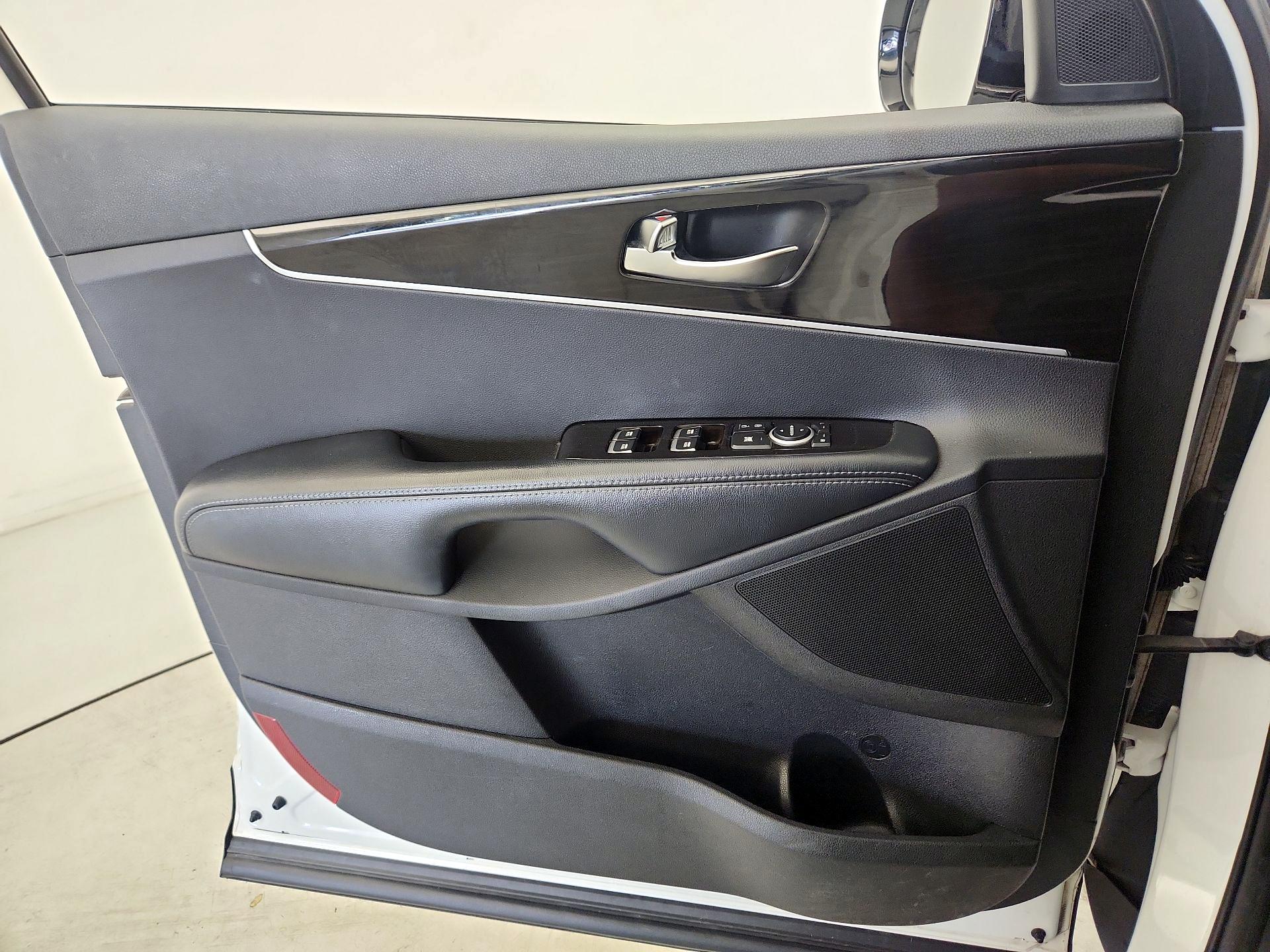 Thumbnail: 2019 Kia Sorento - 12