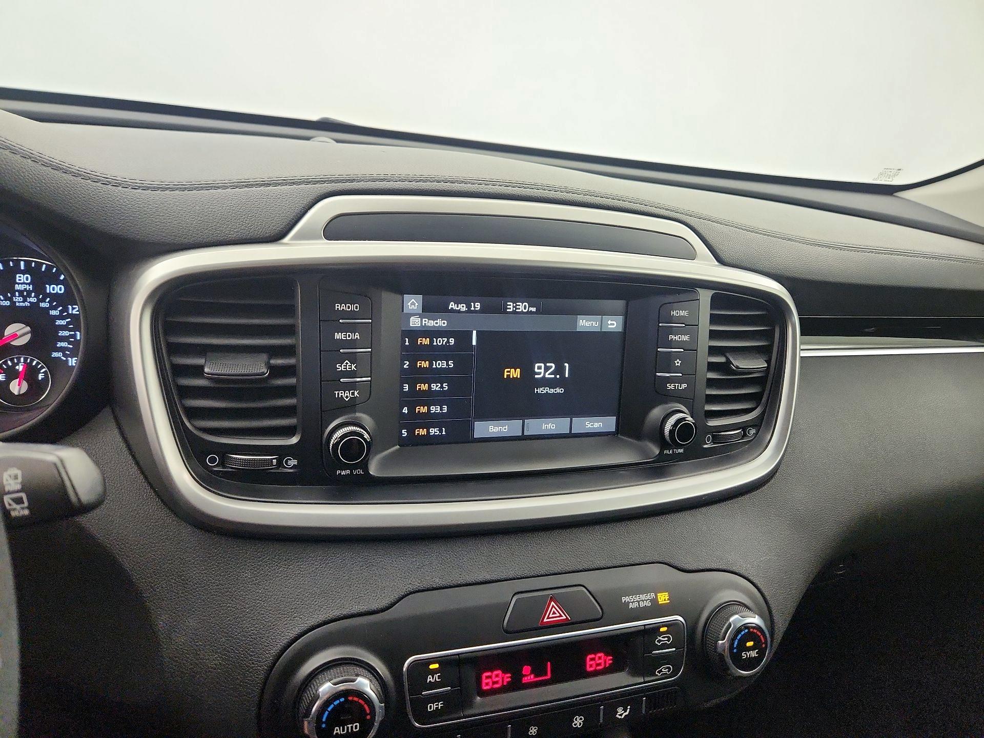 Thumbnail: 2019 Kia Sorento - 15