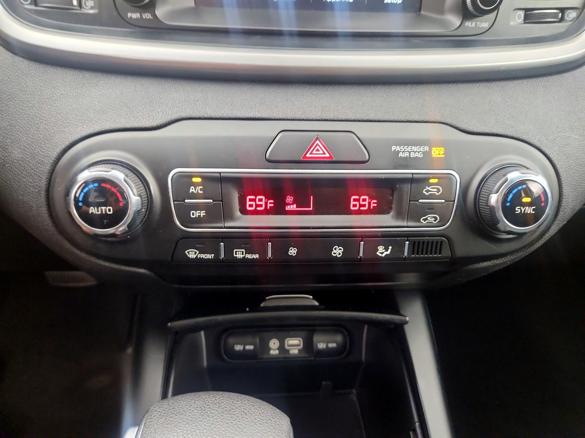 Thumbnail: 2019 Kia Sorento - 16