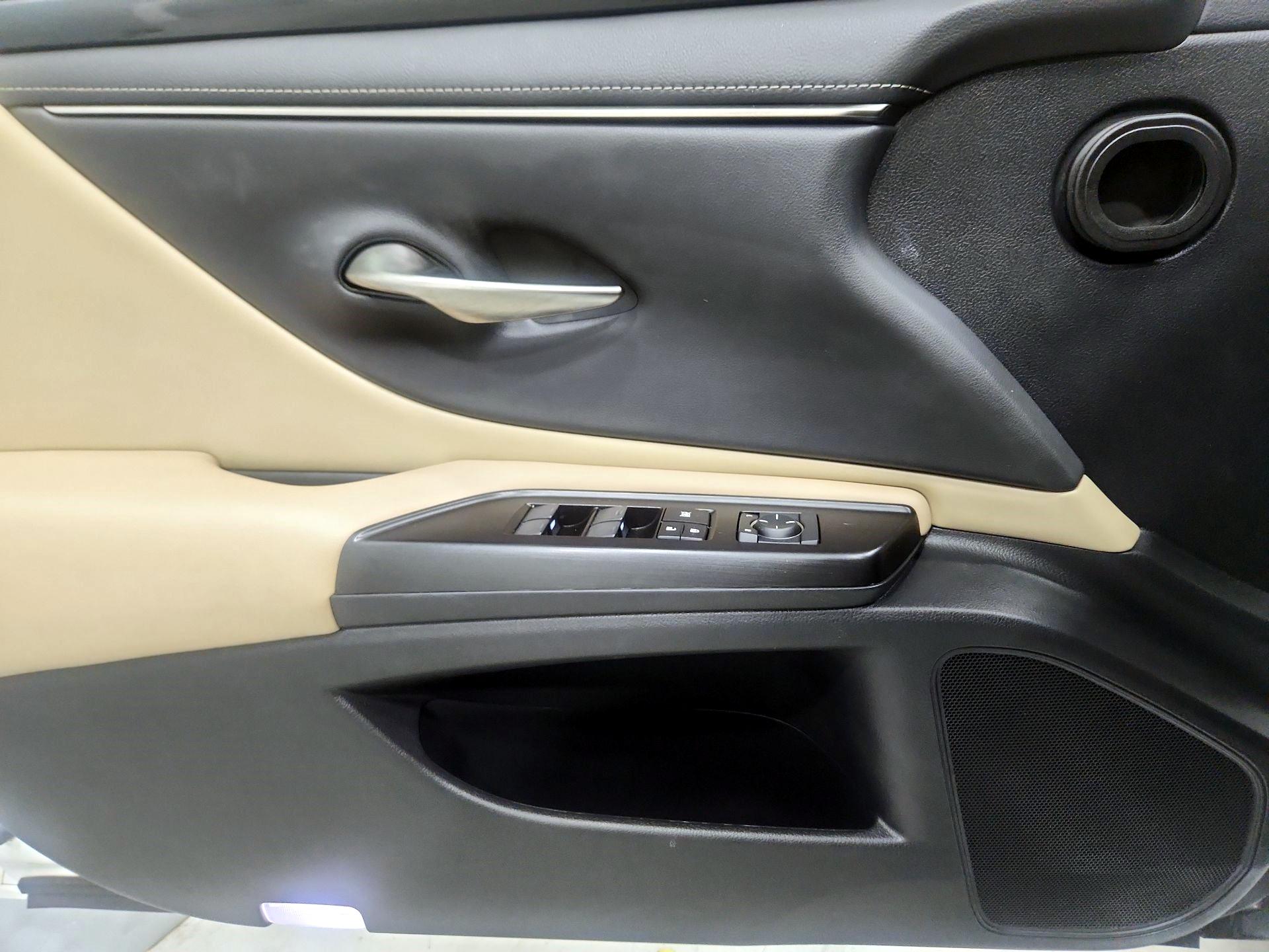 Thumbnail: 2019 Lexus ES - 12