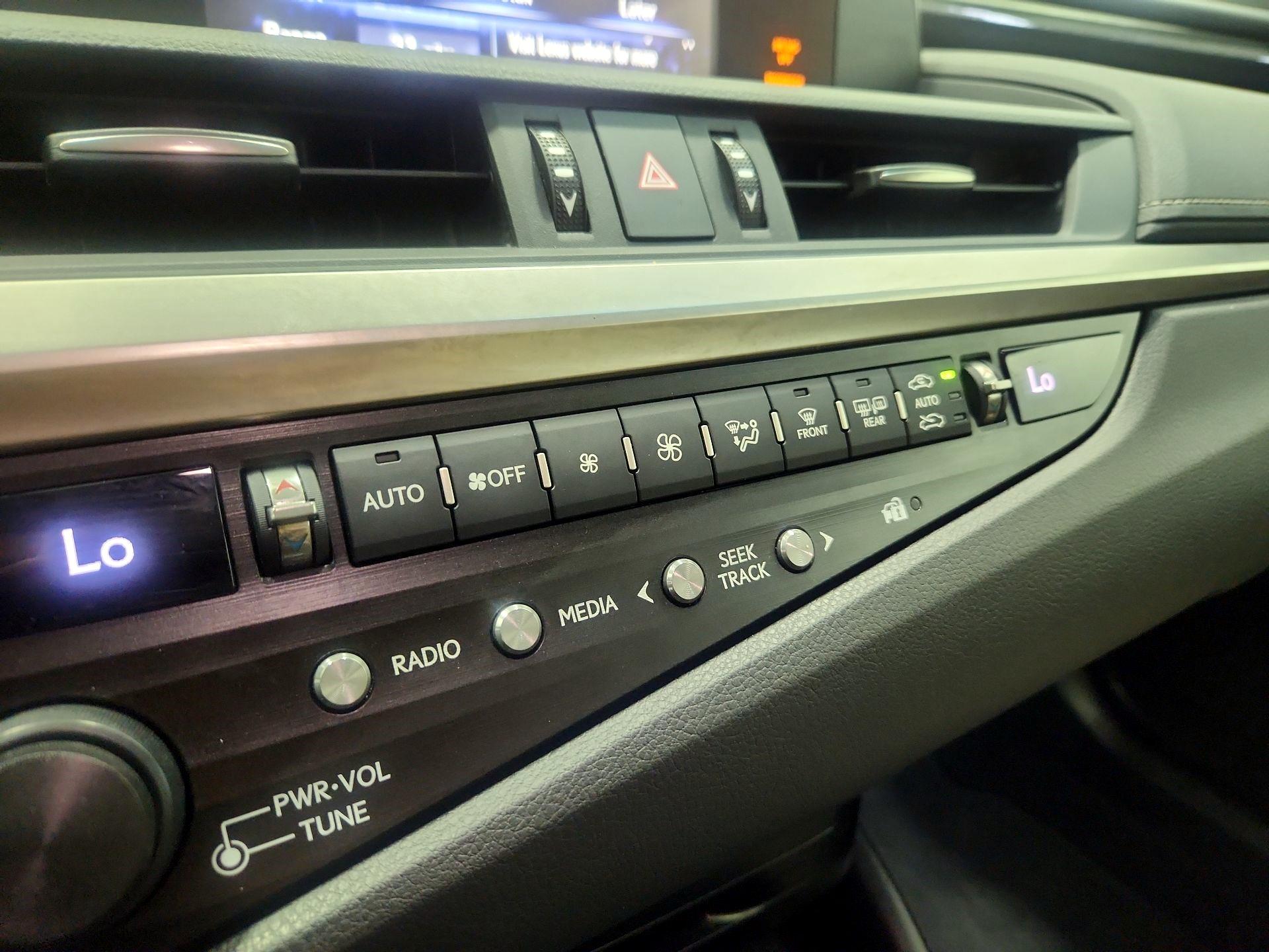 Thumbnail: 2019 Lexus ES - 16