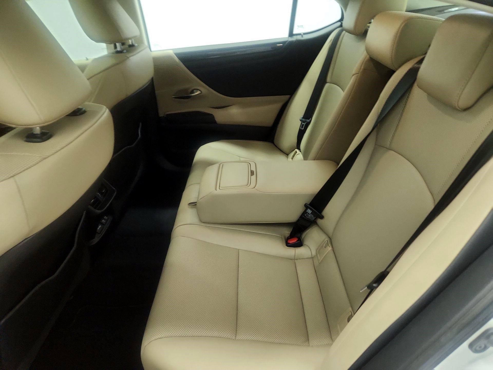 Thumbnail: 2019 Lexus ES - 20