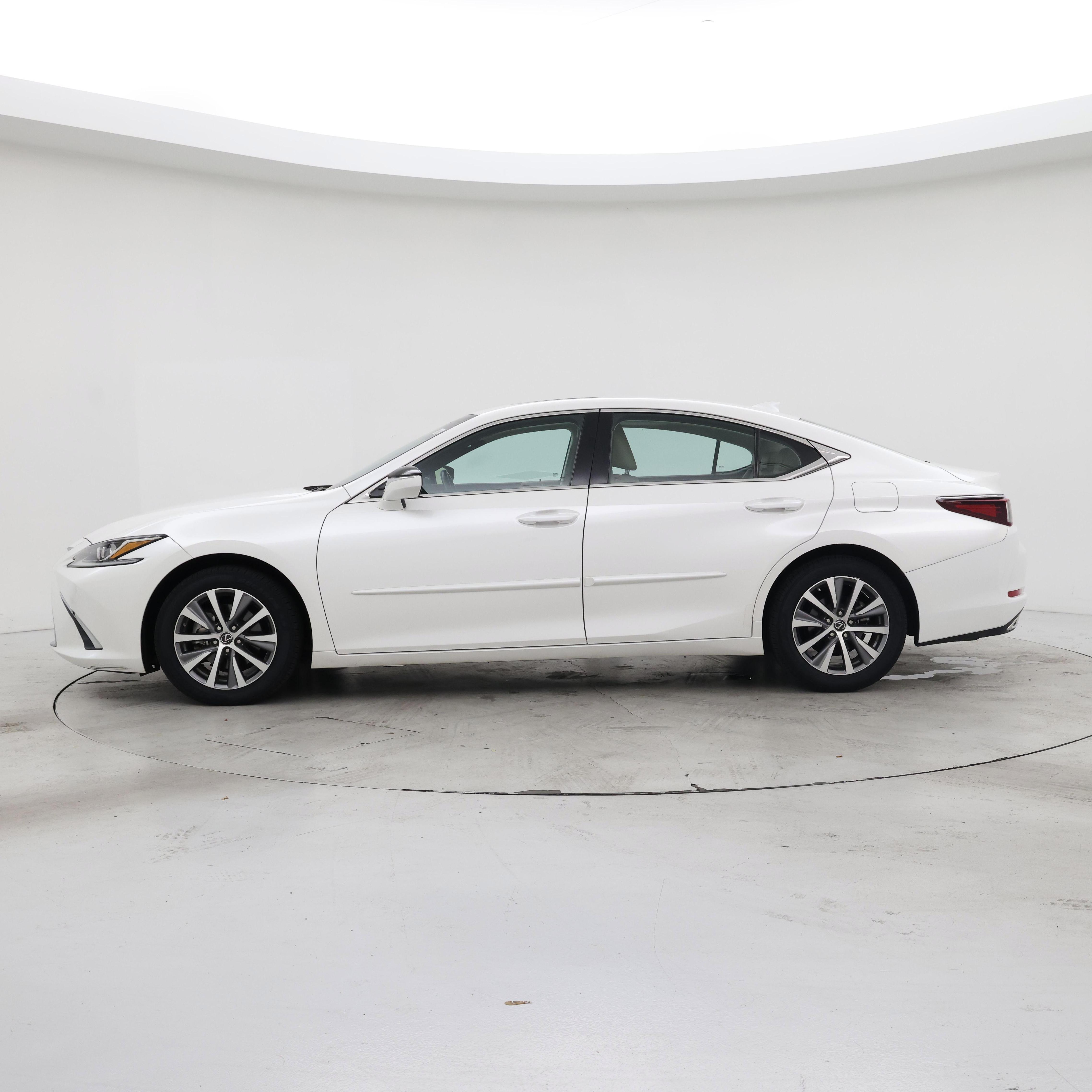 Thumbnail: 2019 Lexus ES - 3