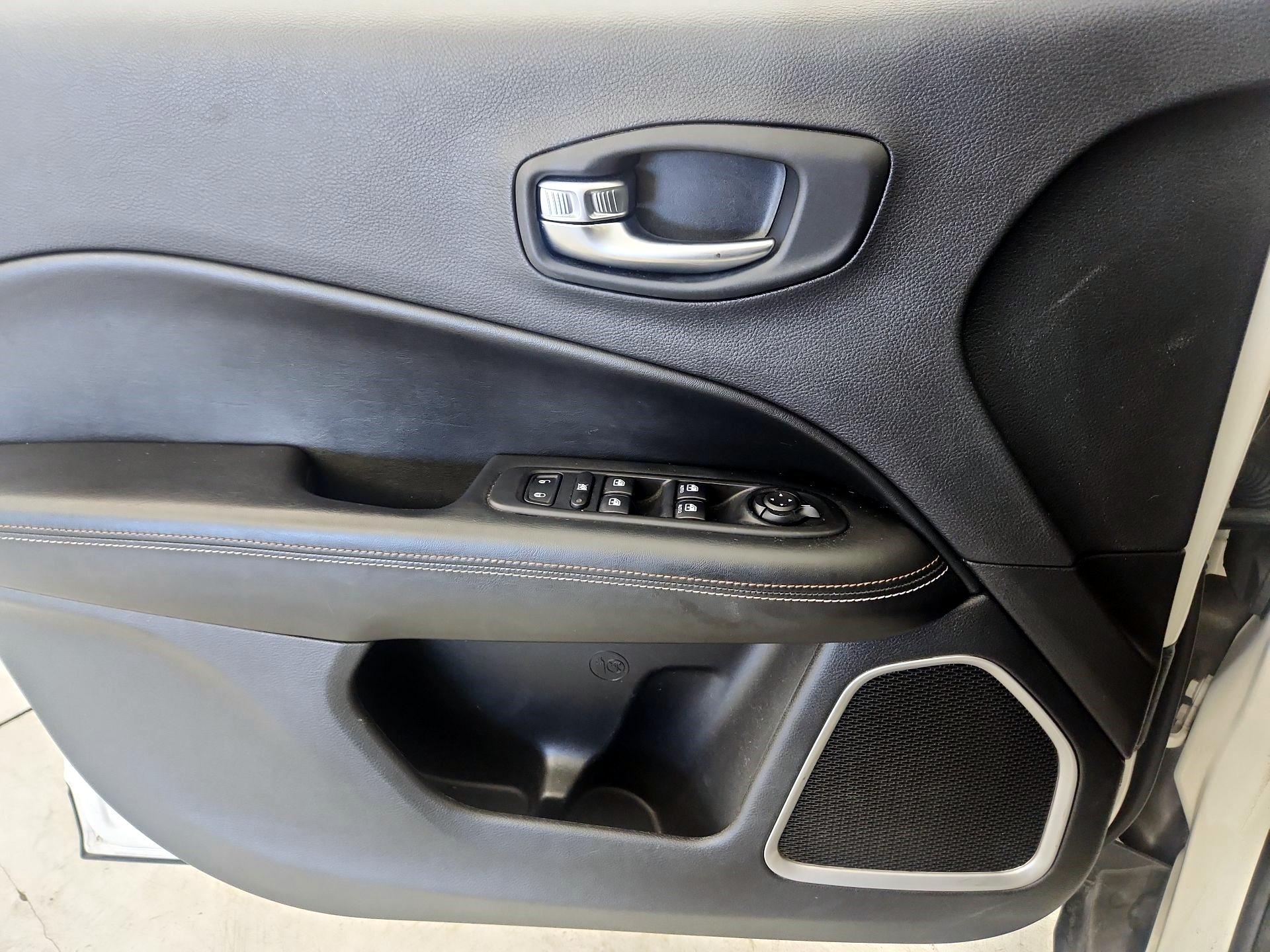Thumbnail: 2019 Jeep Compass - 12