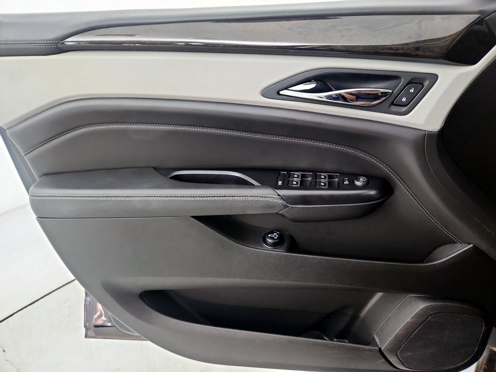 Thumbnail: 2016 Cadillac SRX - 12