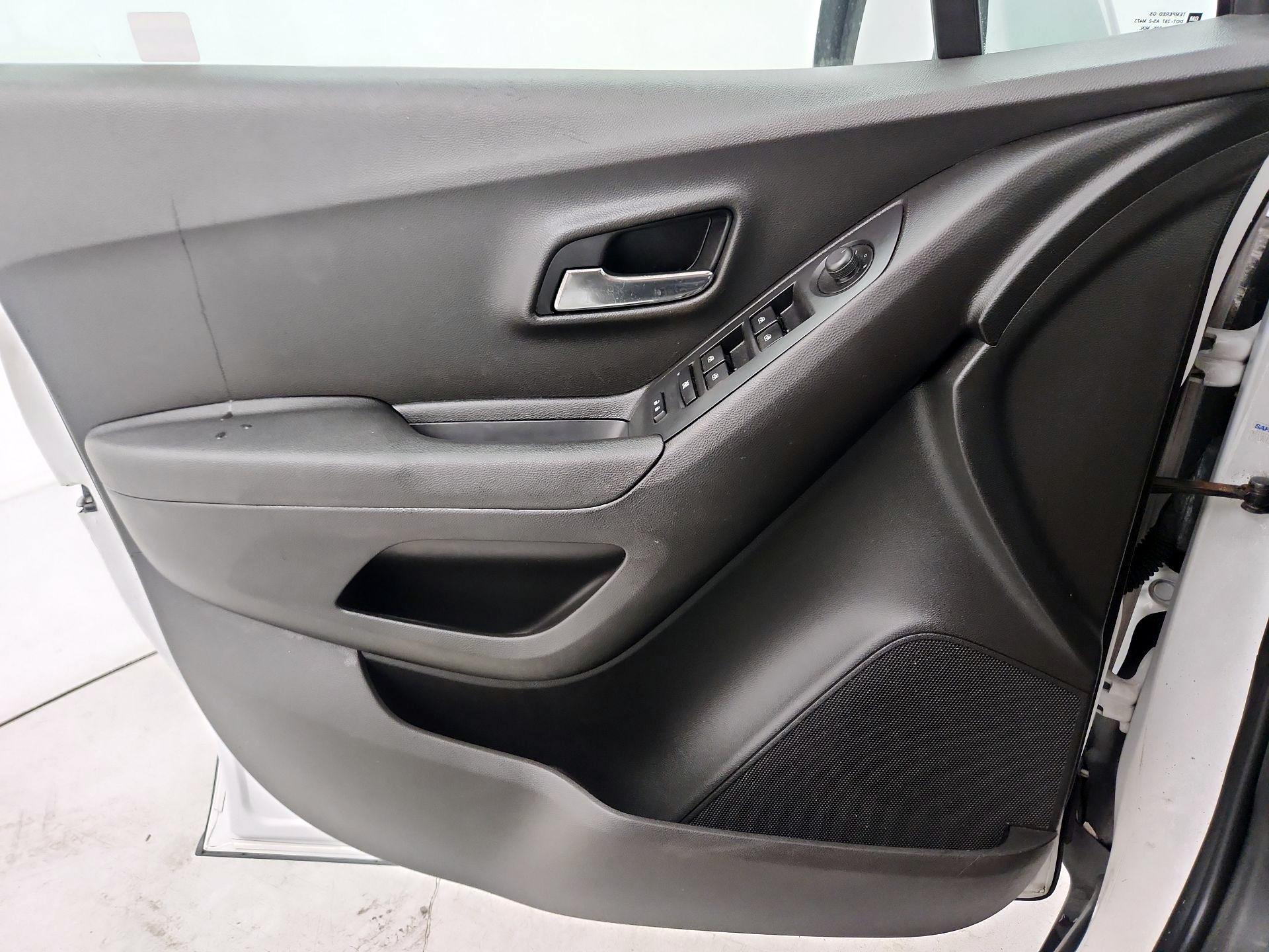 Thumbnail: 2016 Chevrolet Trax - 10