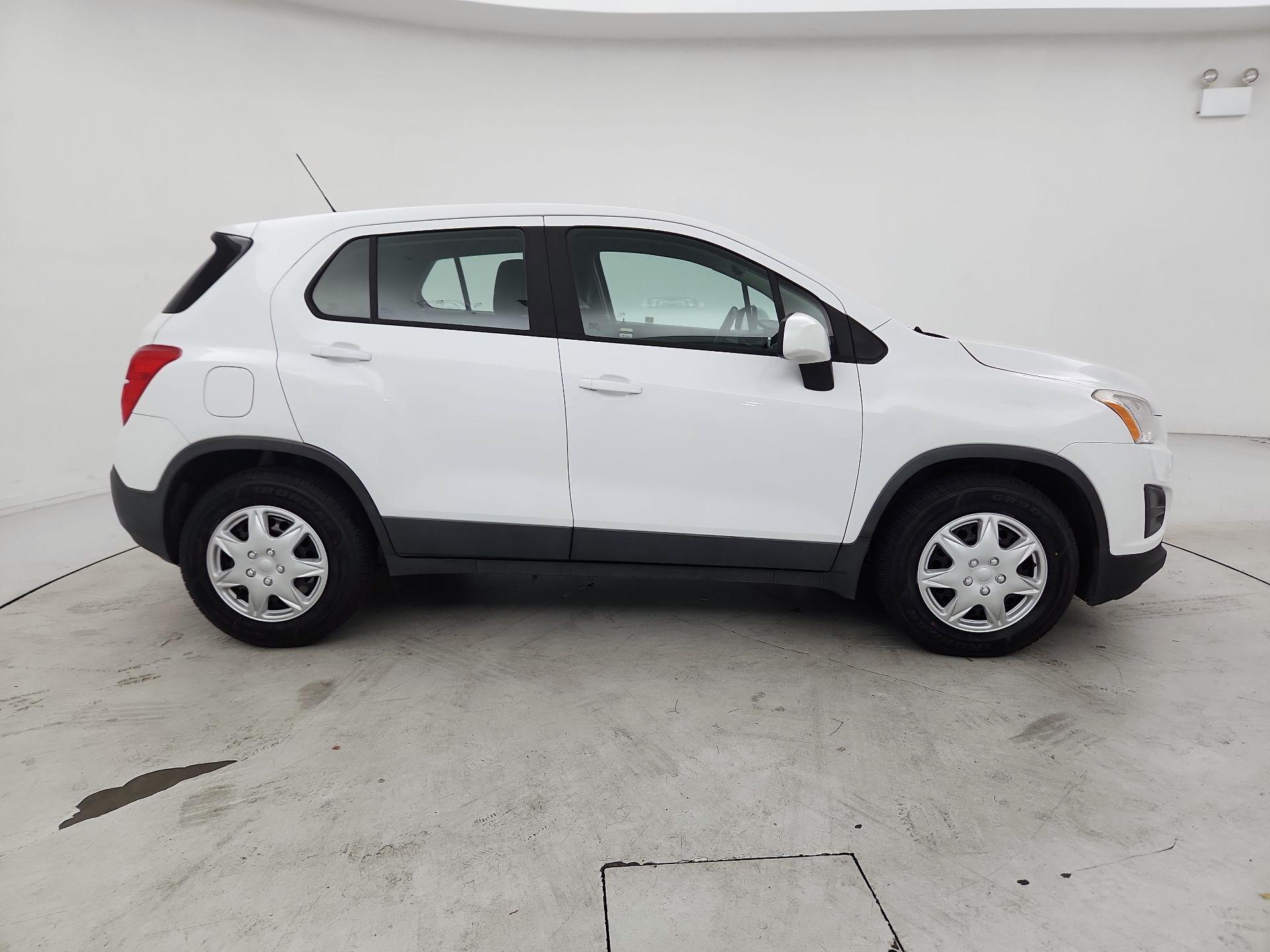 Thumbnail: 2016 Chevrolet Trax - 4