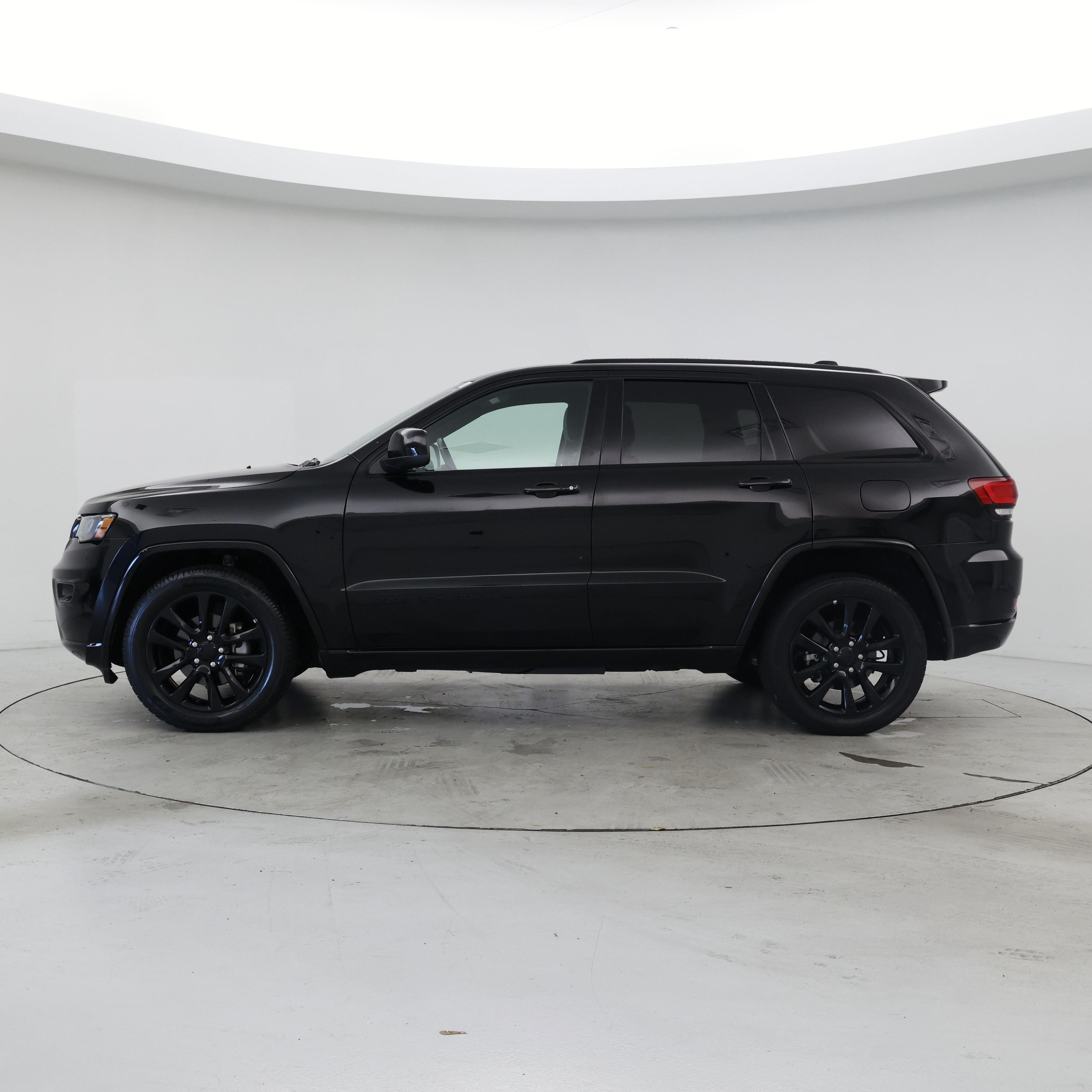 Thumbnail: 2018 Jeep Grand Cherokee - 3