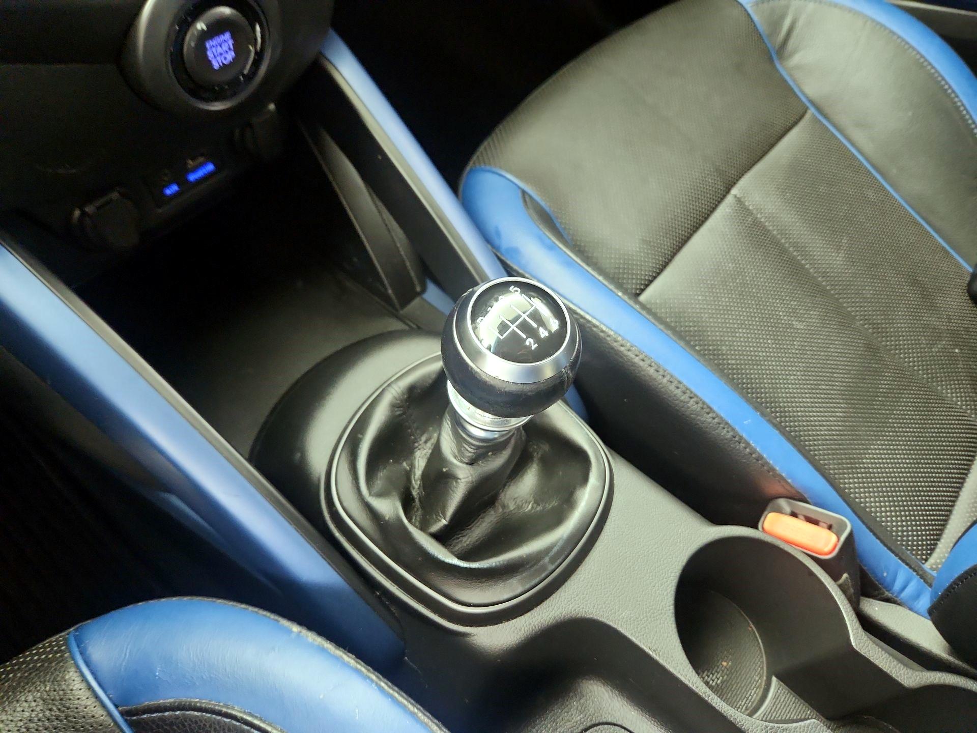 Thumbnail: 2014 Hyundai Veloster - 18