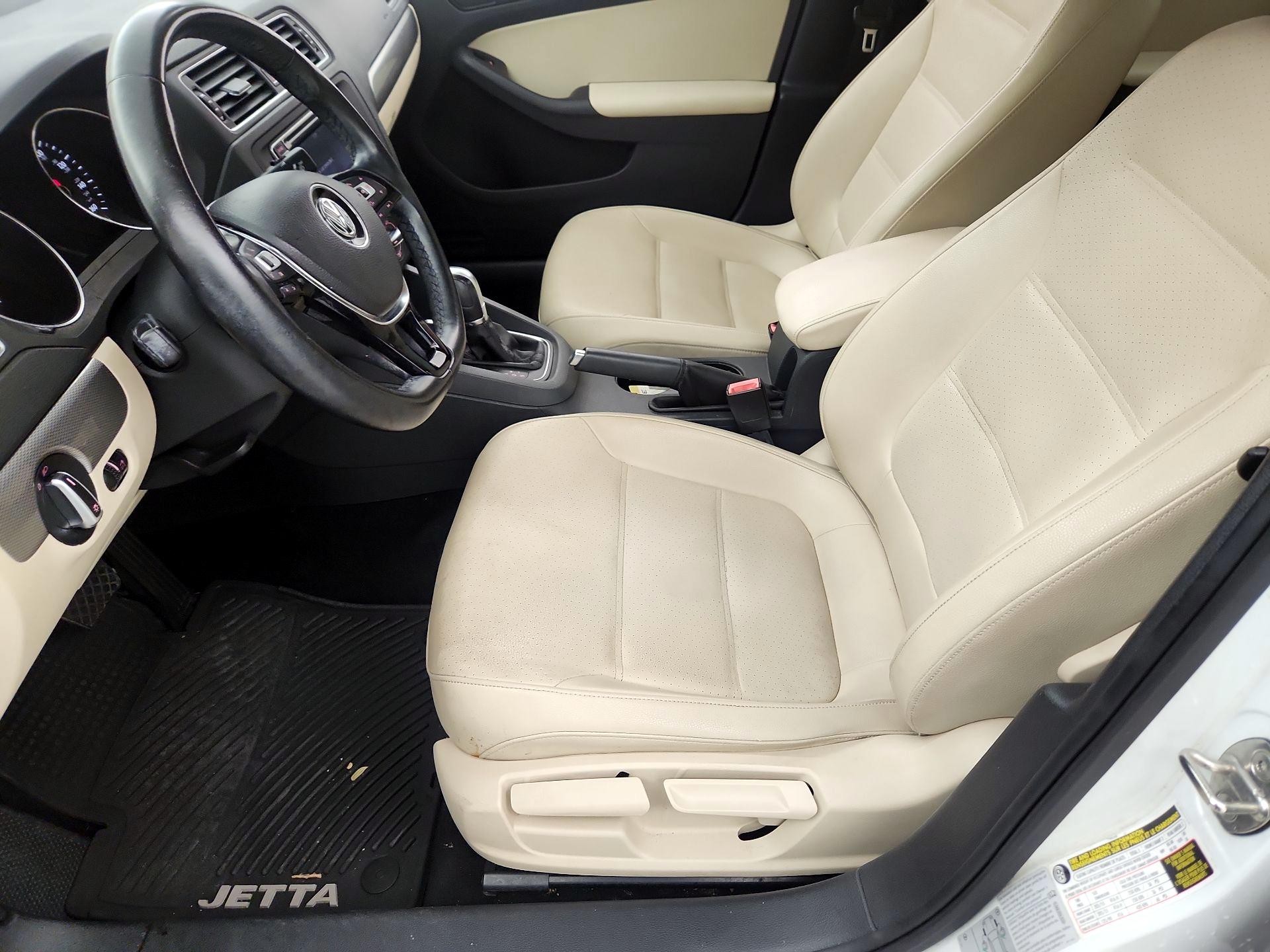 Thumbnail: 2017 Volkswagen Jetta - 9