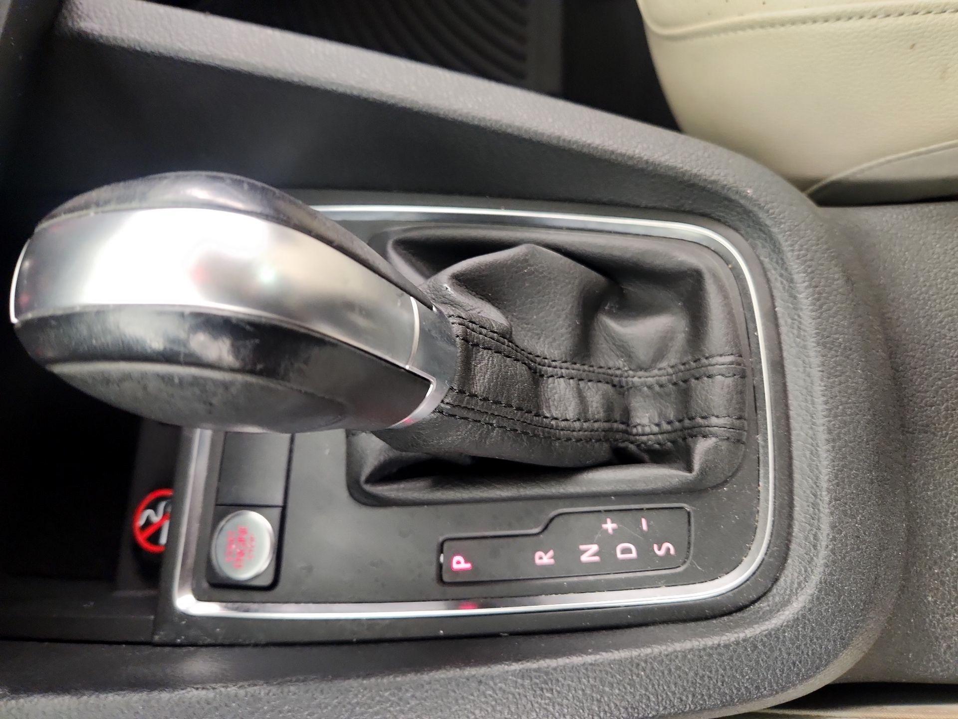 Thumbnail: 2017 Volkswagen Jetta - 15