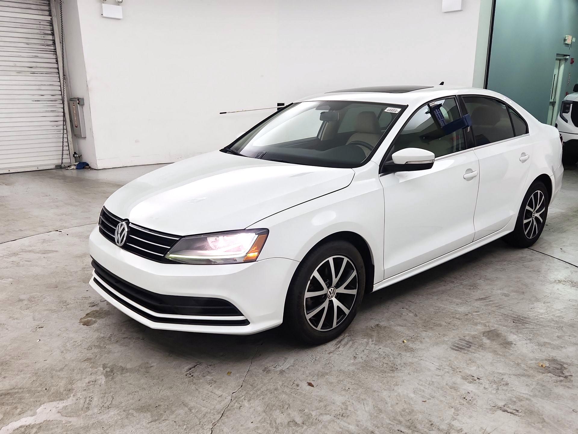 Thumbnail: 2017 Volkswagen Jetta - 3