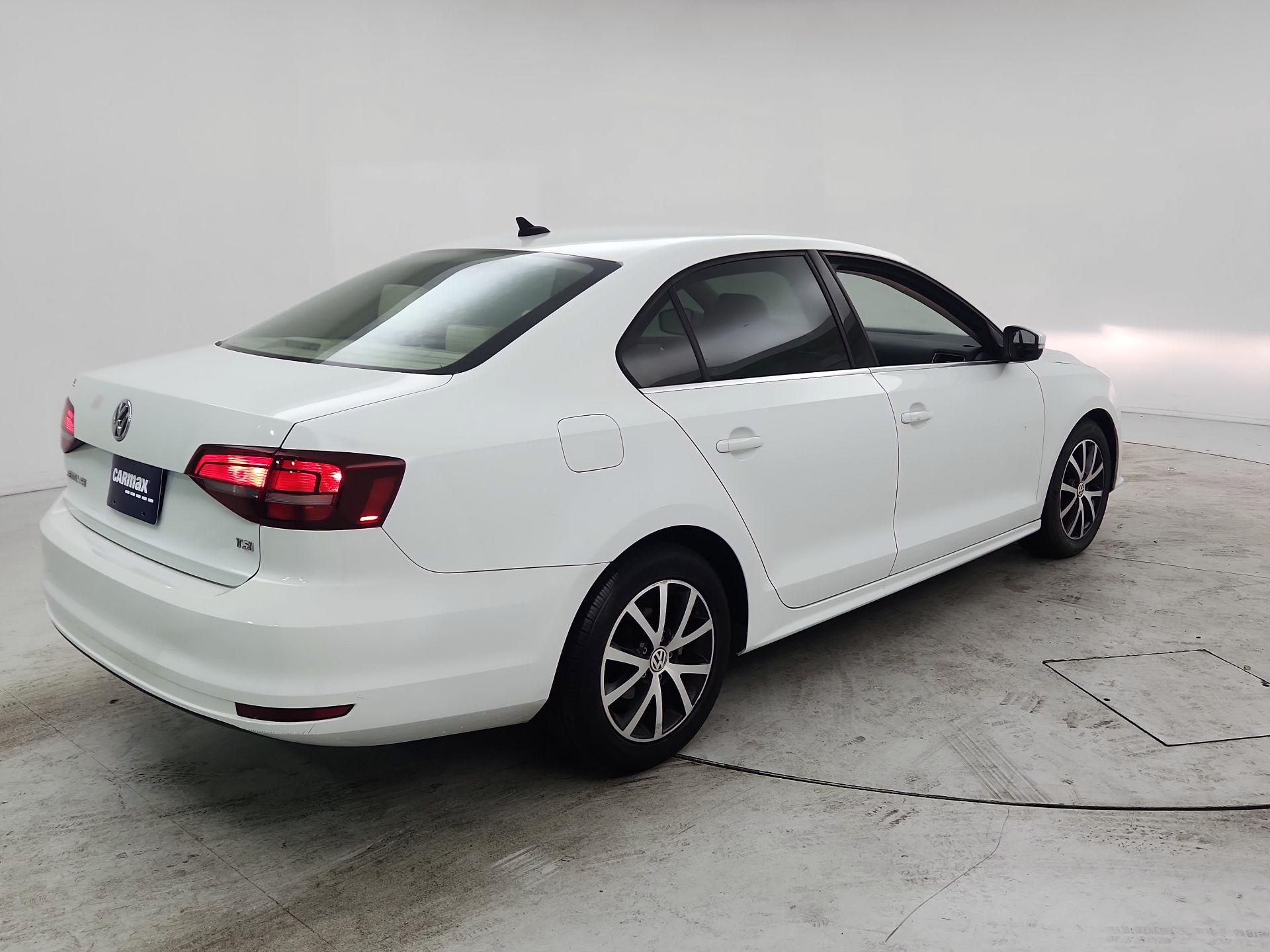 Thumbnail: 2017 Volkswagen Jetta - 5