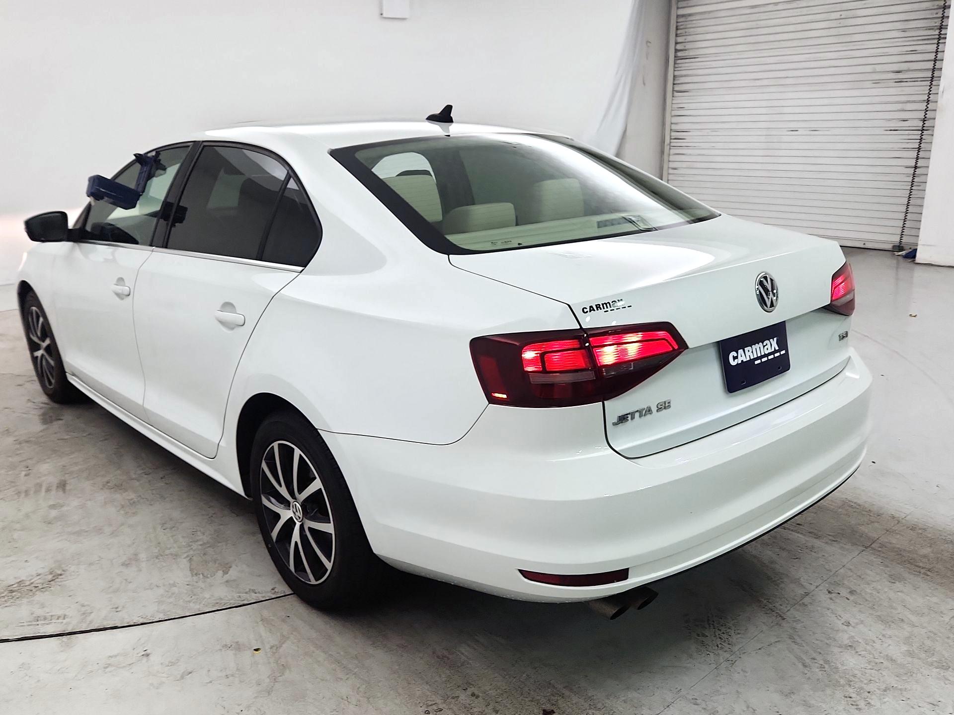 Thumbnail: 2017 Volkswagen Jetta - 7