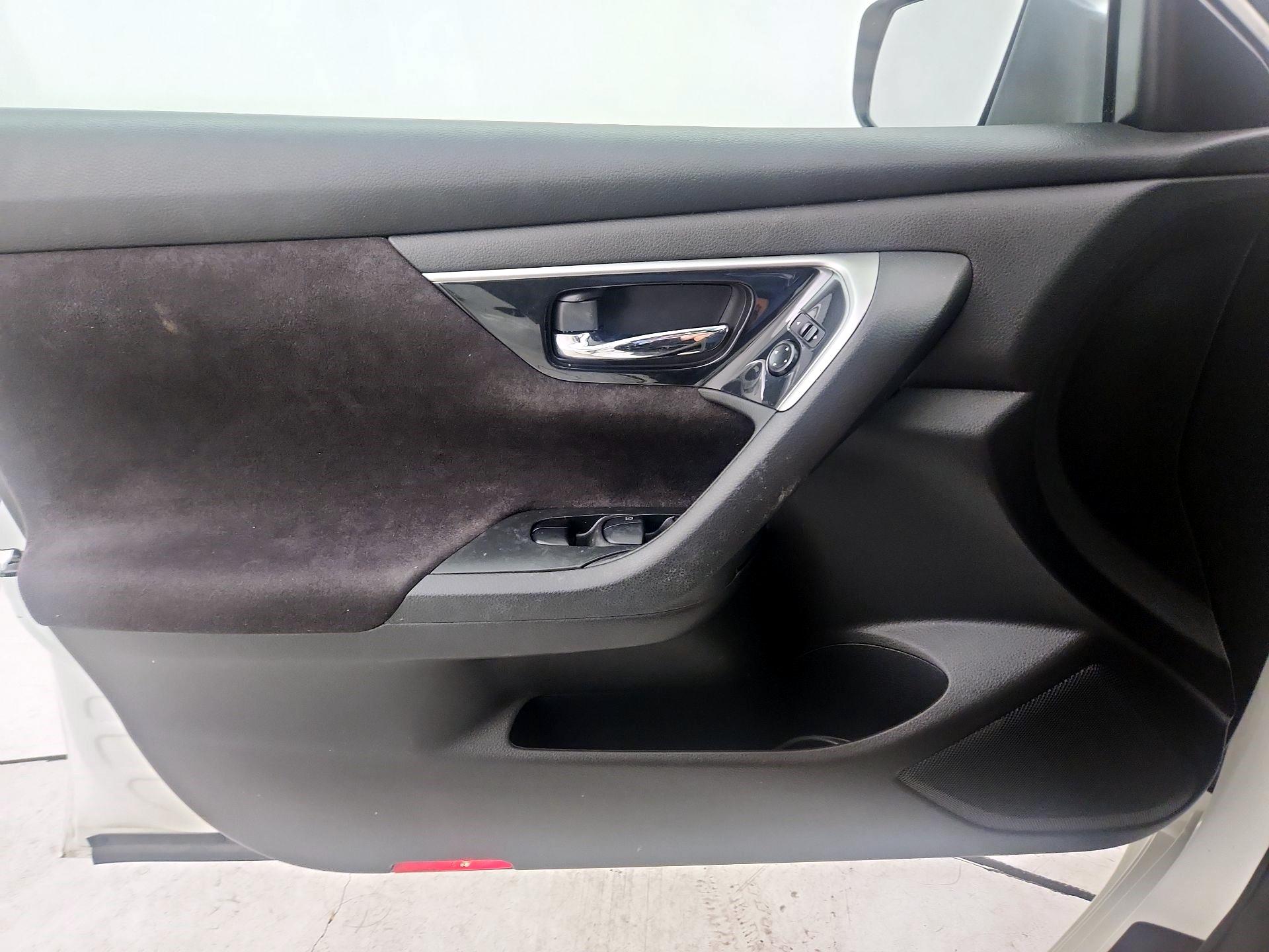 Thumbnail: 2013 Nissan Altima - 10