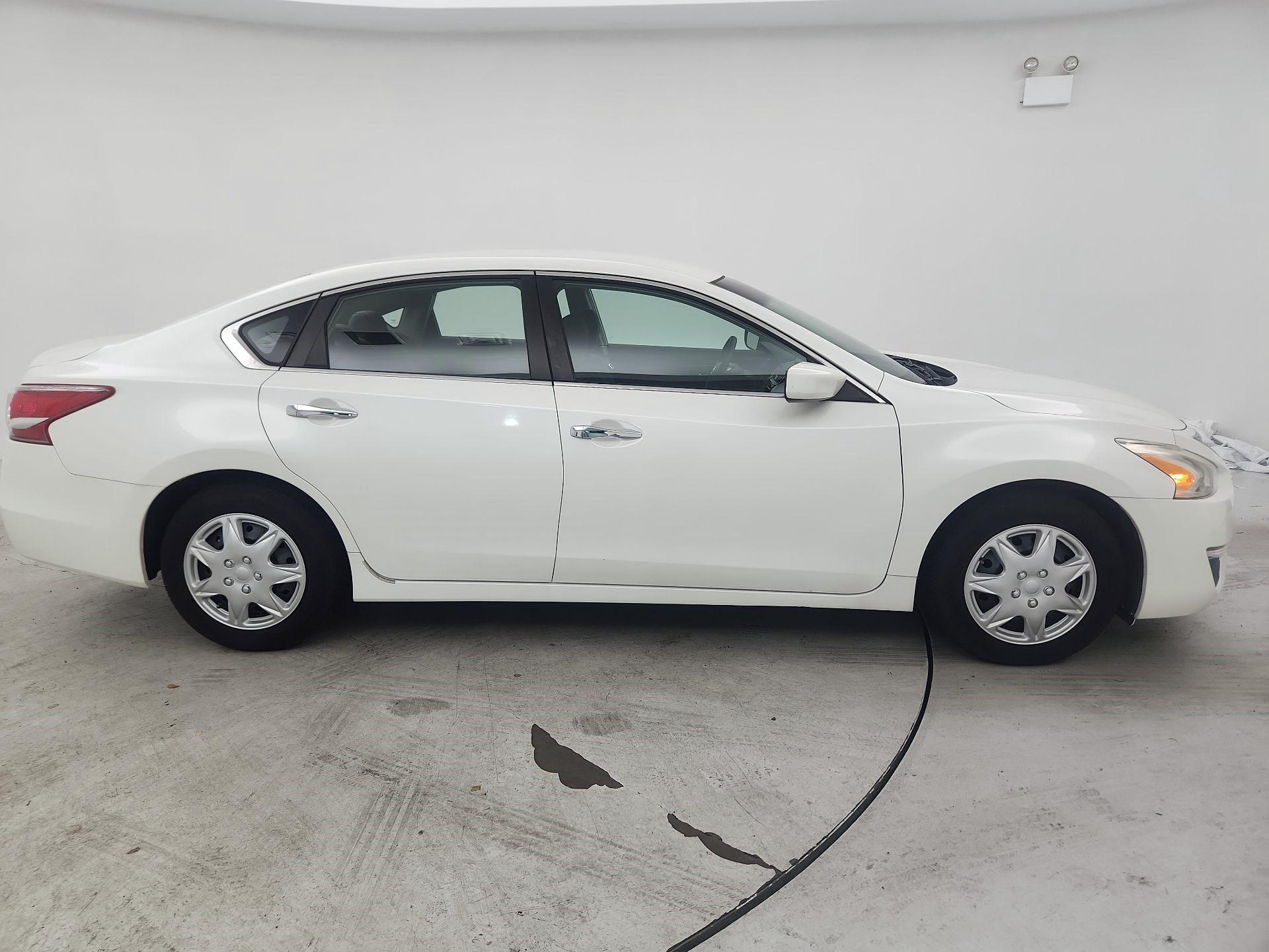 Thumbnail: 2013 Nissan Altima - 4