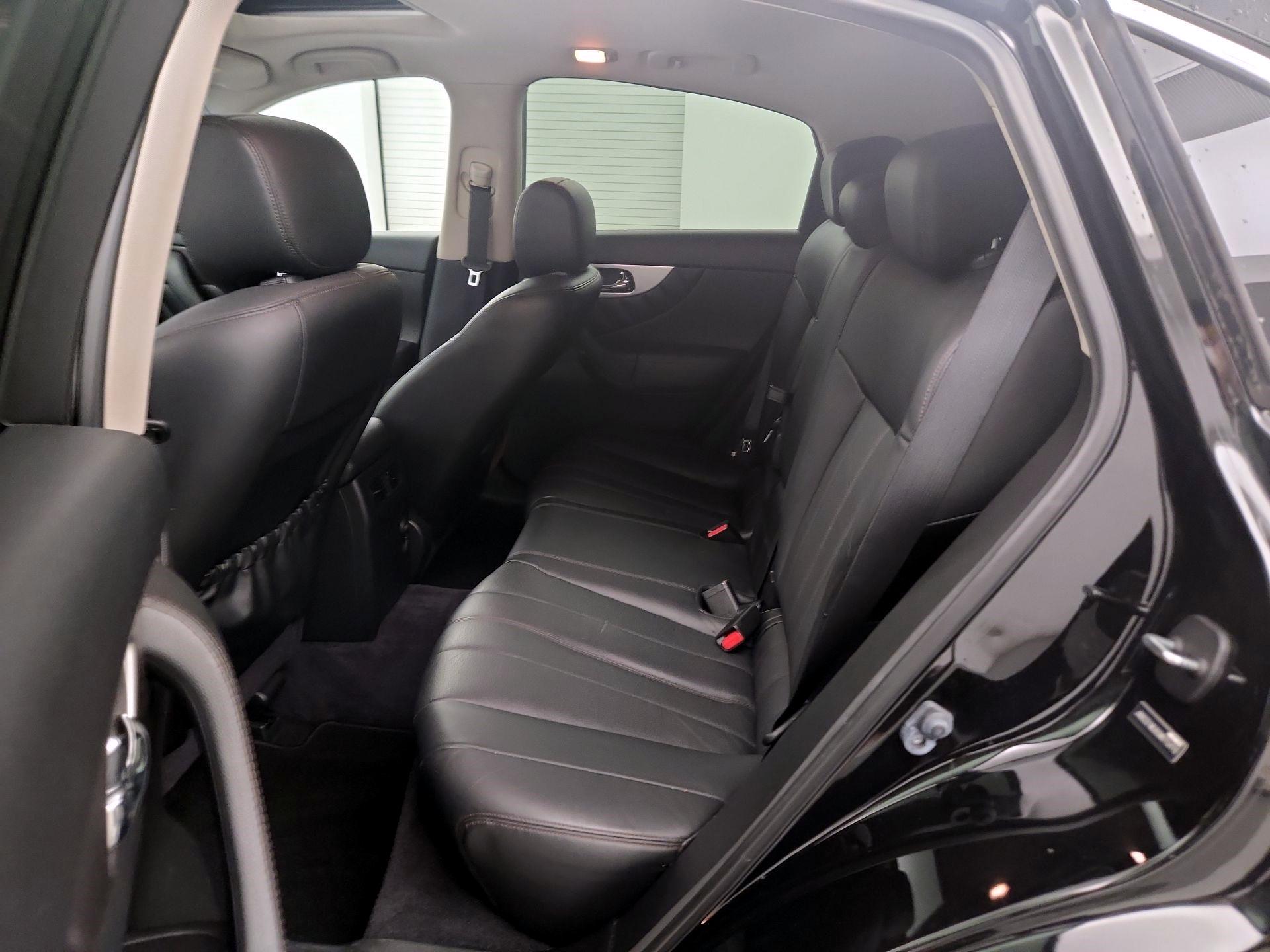 Thumbnail: 2016 INFINITI QX70 - 17