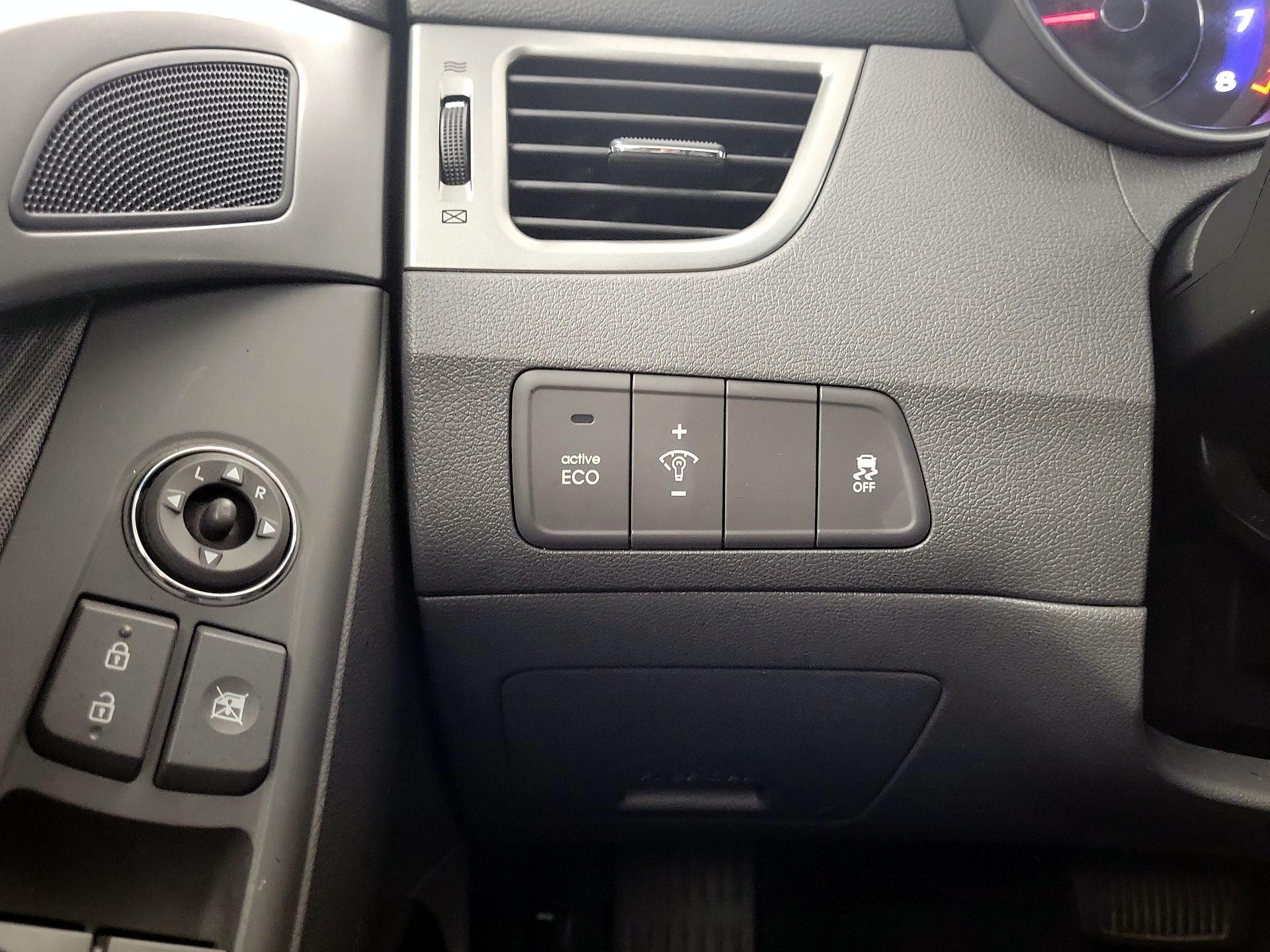 Thumbnail: 2013 Hyundai Elantra - 11