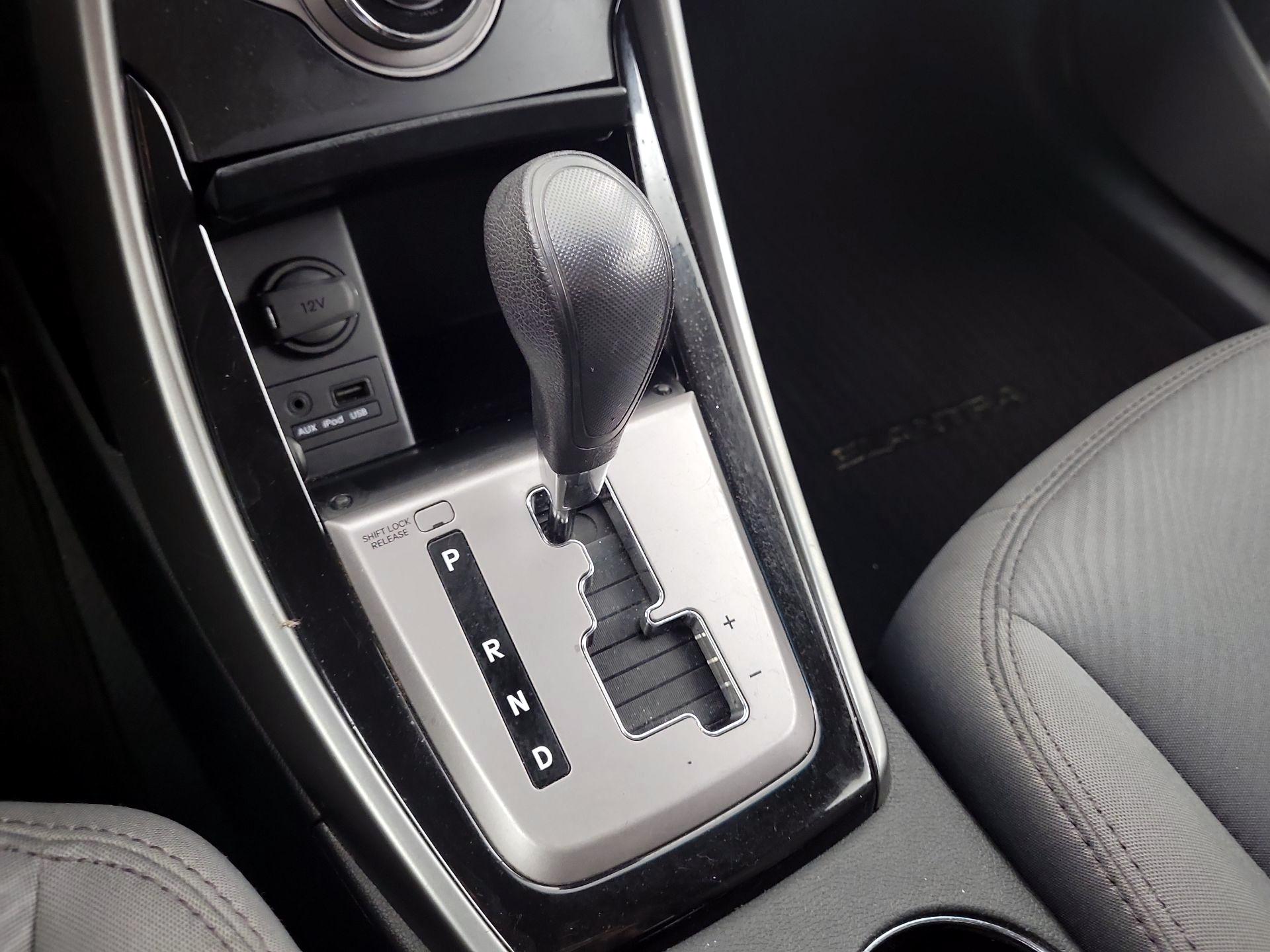 Thumbnail: 2013 Hyundai Elantra - 14