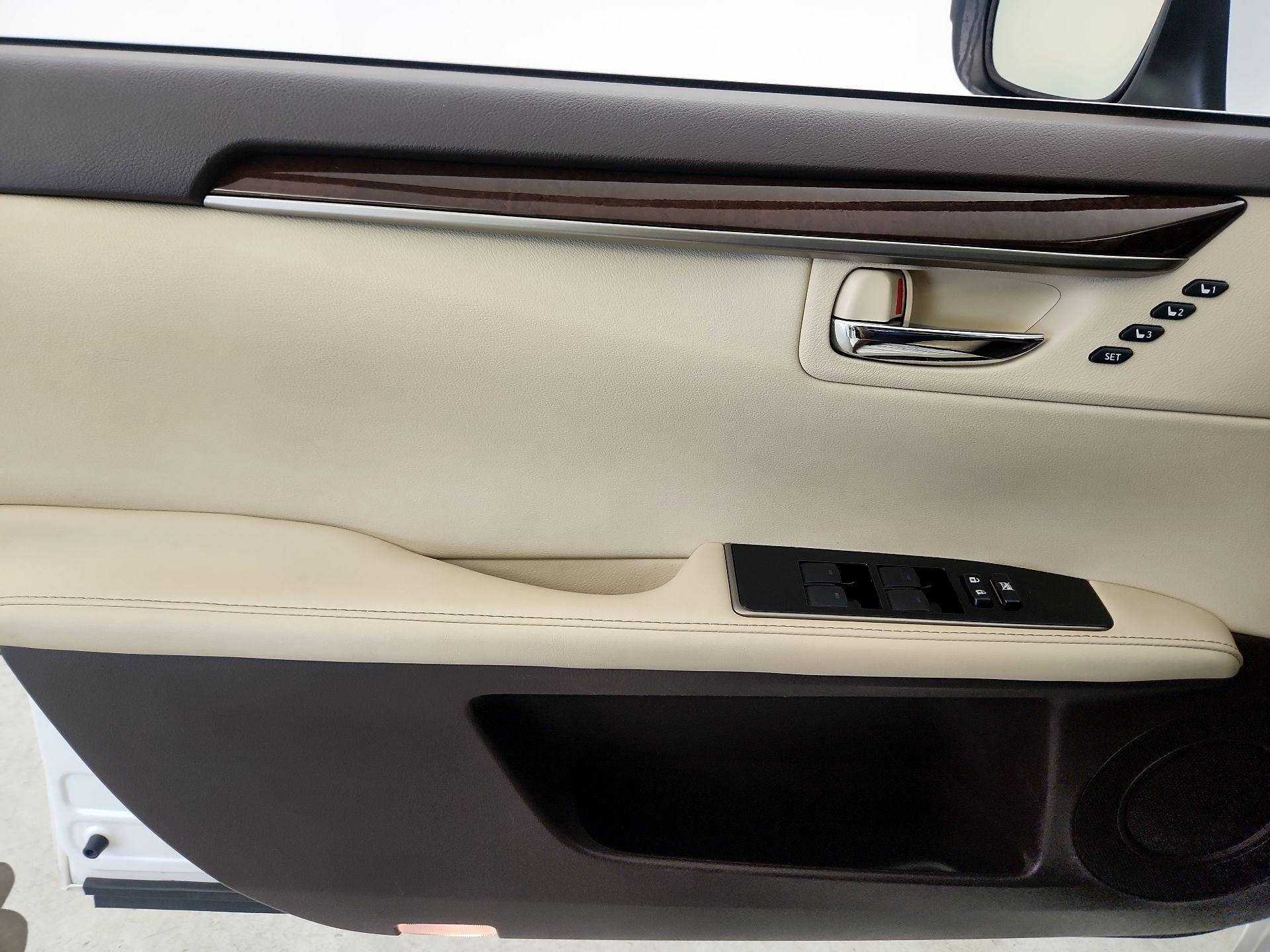 Thumbnail: 2017 Lexus ES - 12