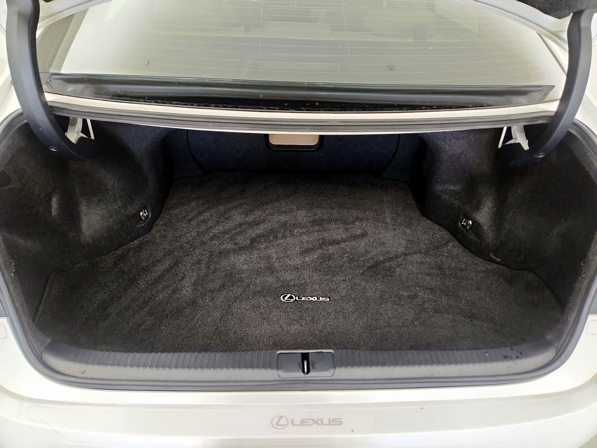 Thumbnail: 2017 Lexus ES - 20