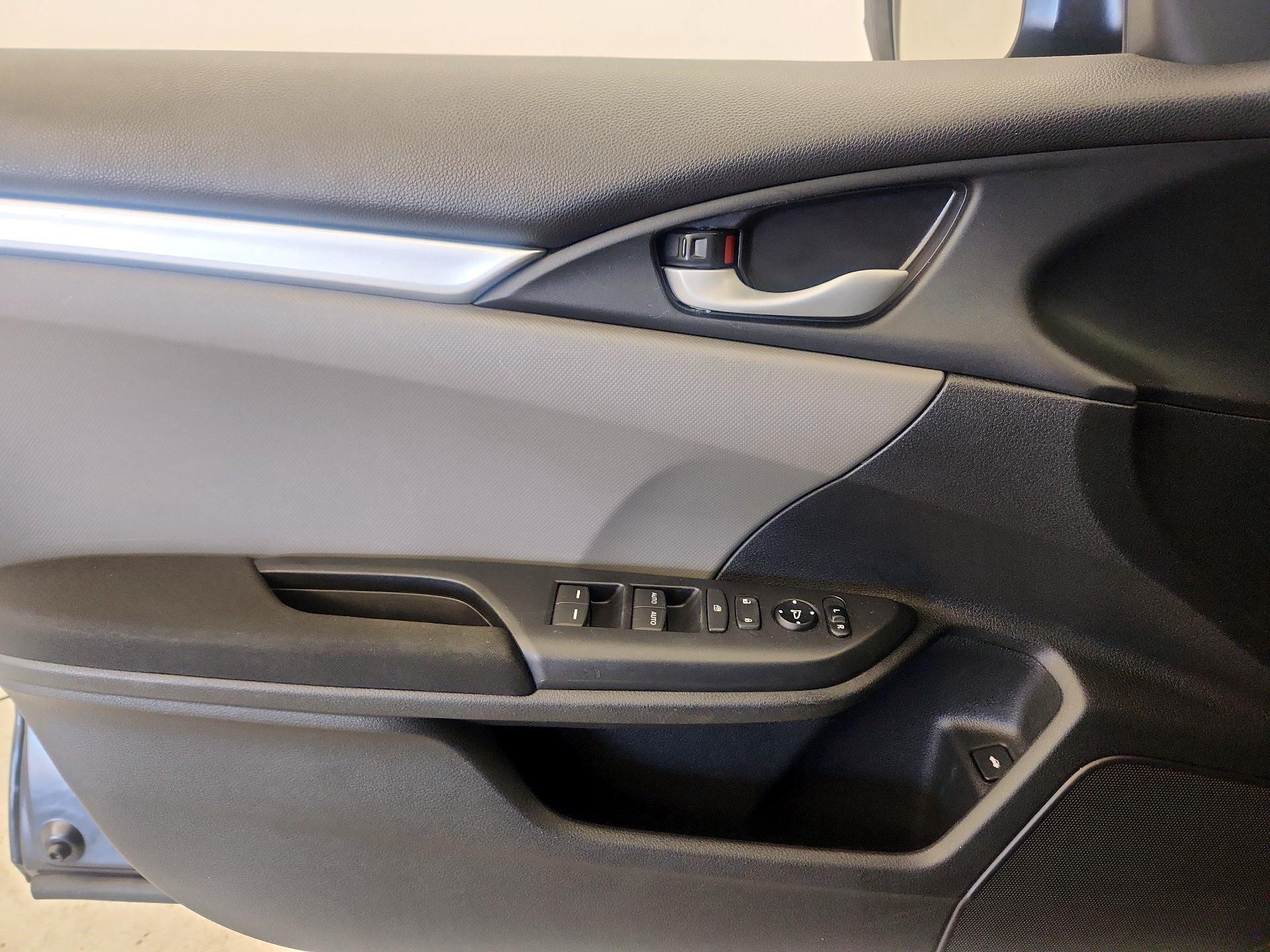 Thumbnail: 2017 Honda Civic - 12
