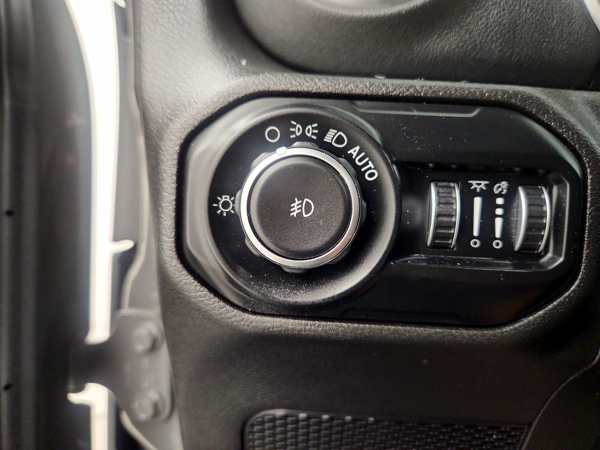 Thumbnail: 2019 Jeep Wrangler - 13