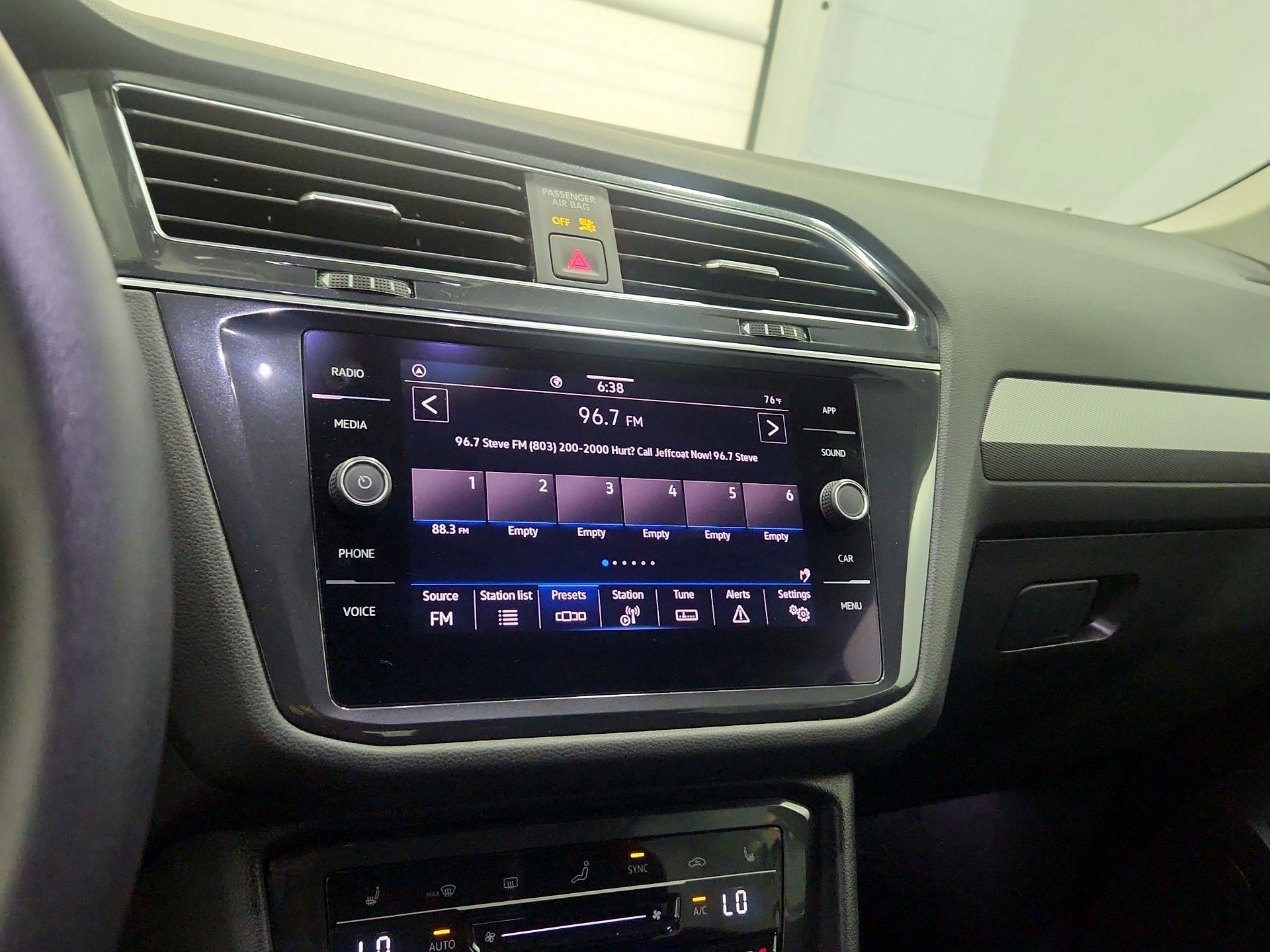 Thumbnail: 2022 Volkswagen Tiguan - 15