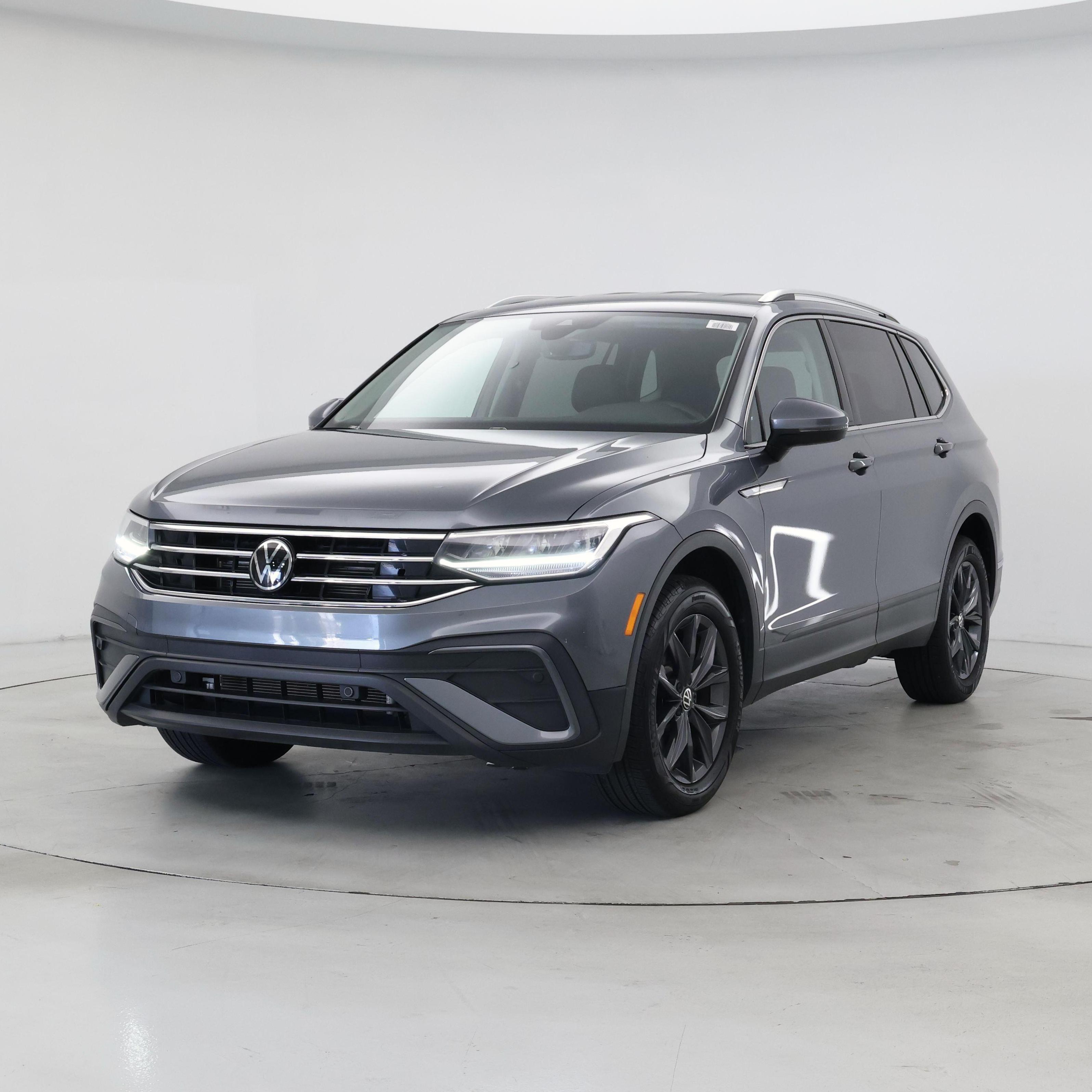 Thumbnail: 2022 Volkswagen Tiguan - 4