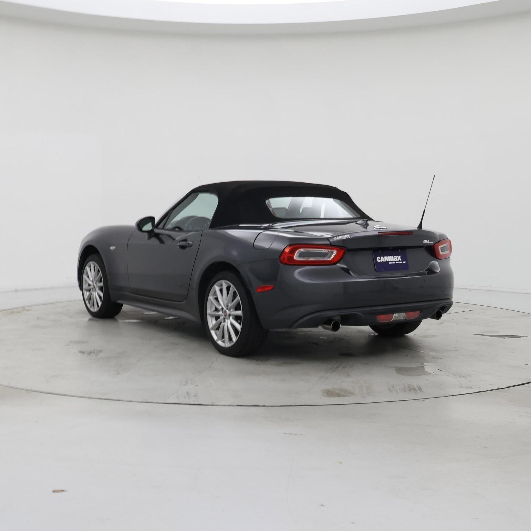 Thumbnail: 2017 Fiat 124 Spider - 2