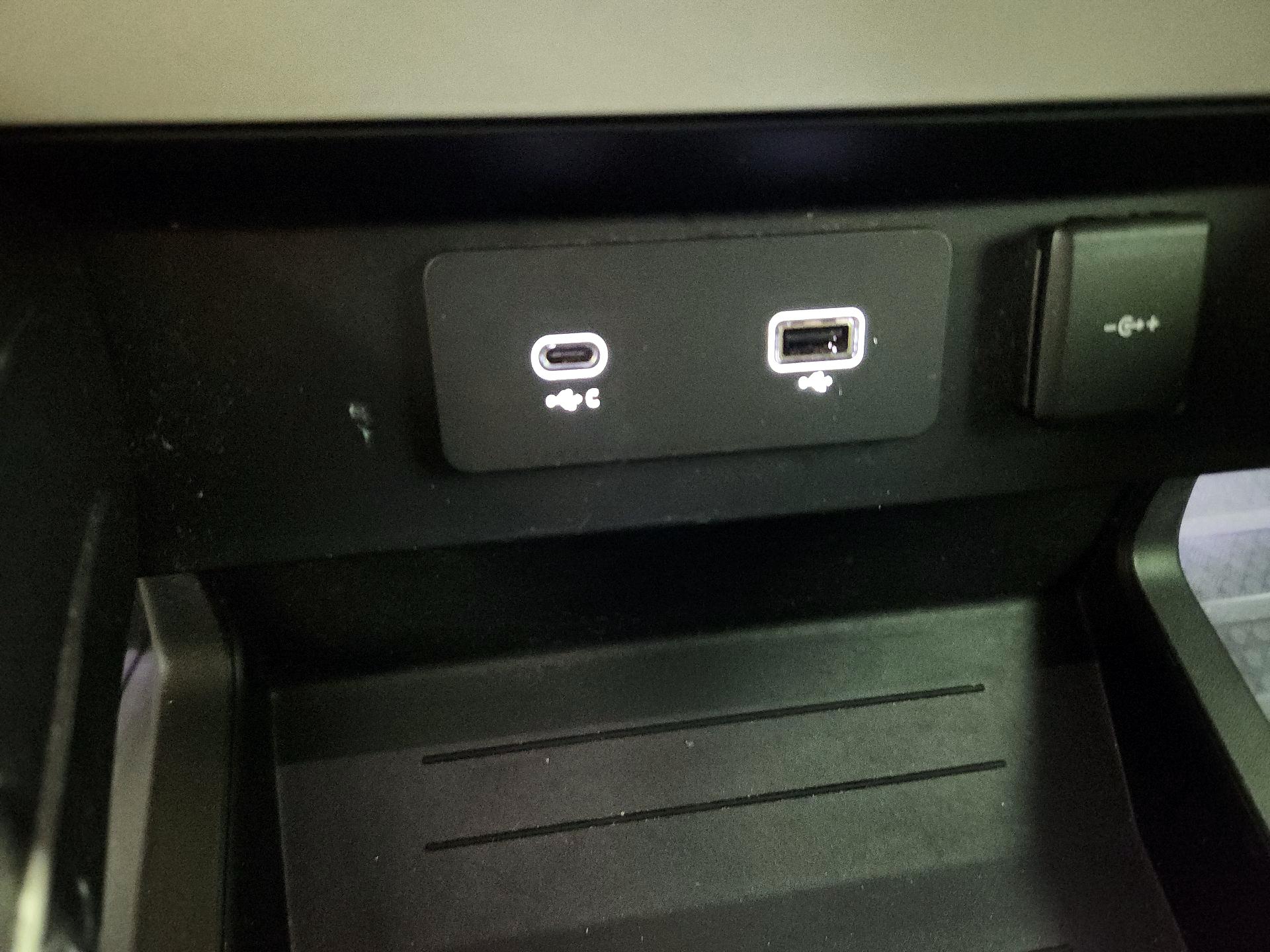 Thumbnail: 2022 Land Rover Defender - 18