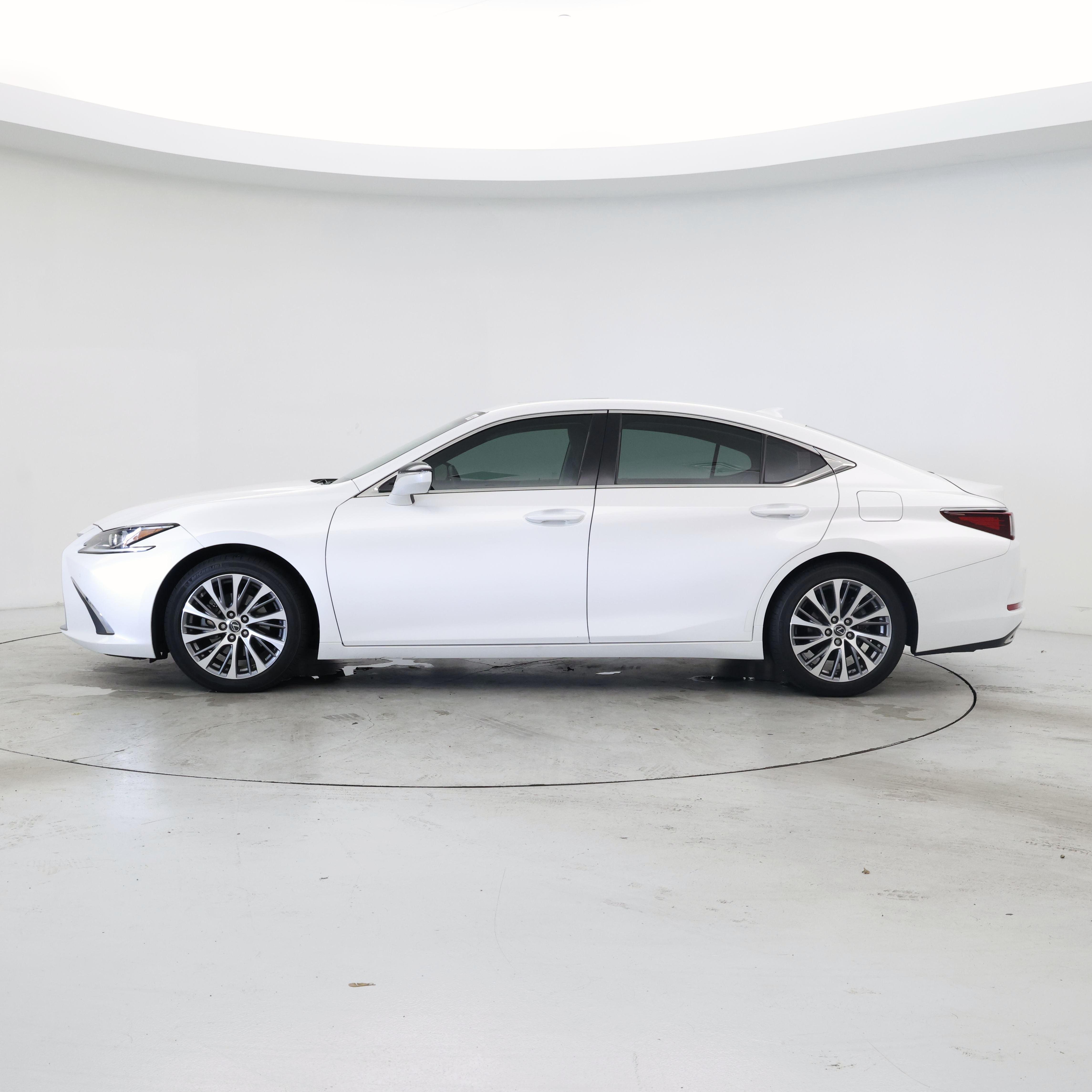 Thumbnail: 2020 Lexus ES - 3