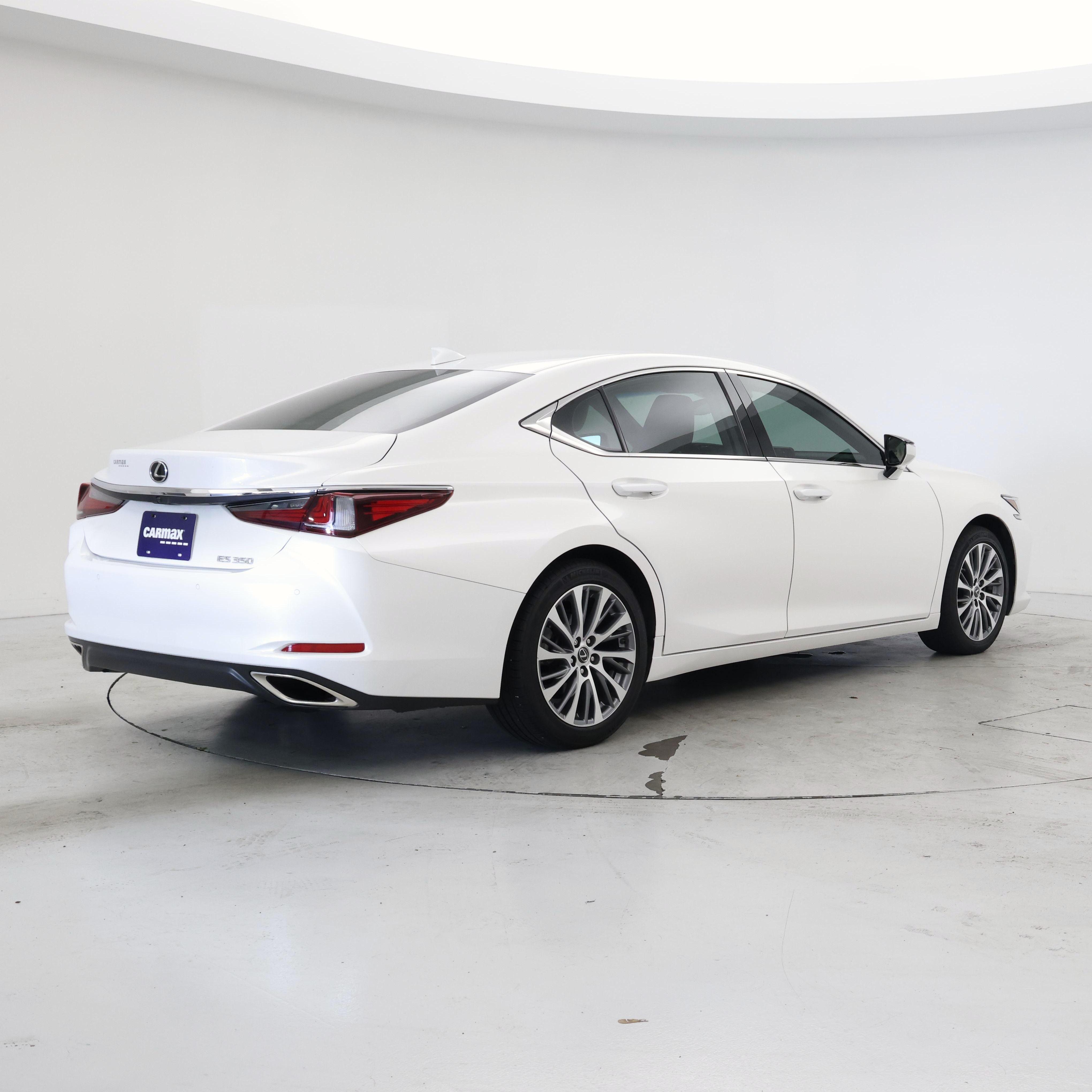 Thumbnail: 2020 Lexus ES - 8