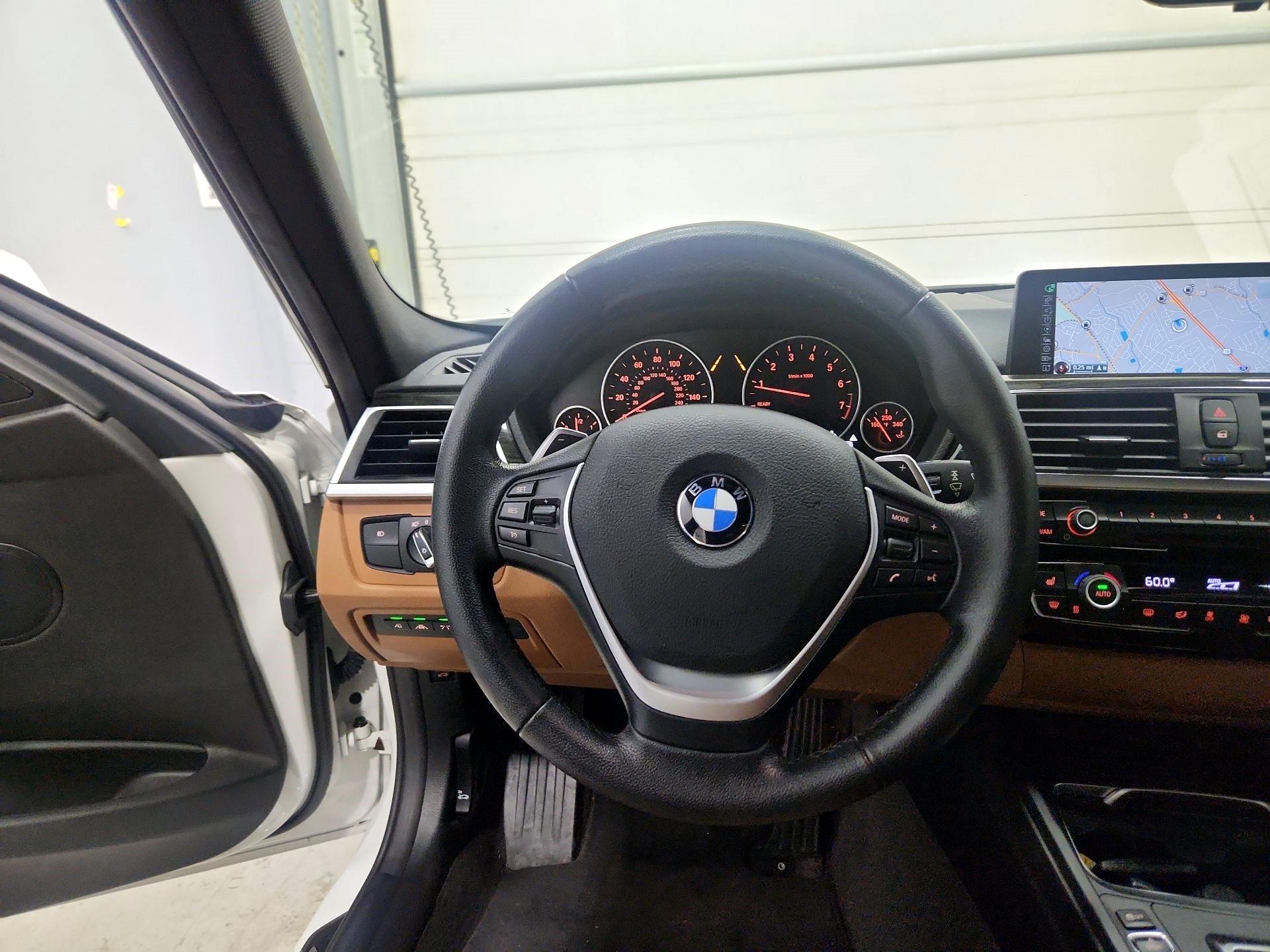 Thumbnail: 2016 BMW 3 Series - 10
