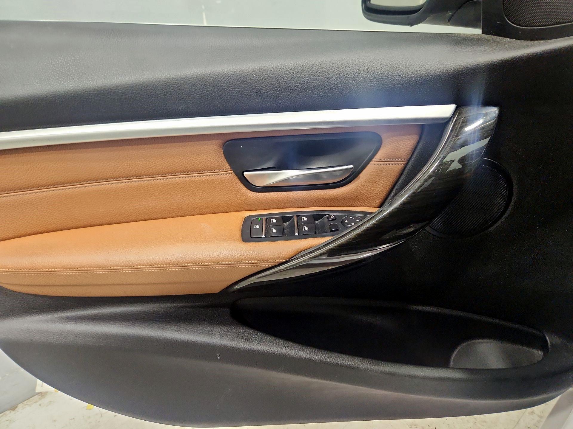 Thumbnail: 2016 BMW 3 Series - 12
