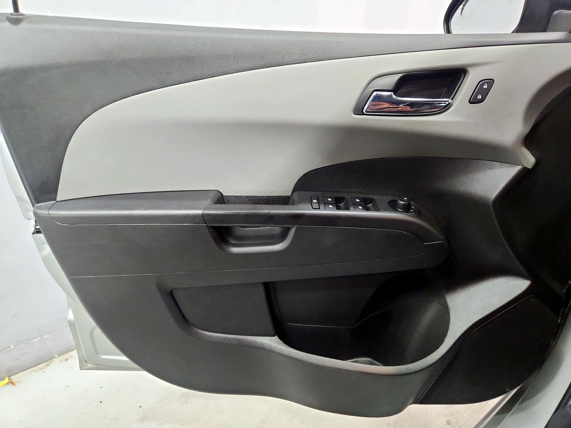 Thumbnail: 2014 Chevrolet Sonic - 12
