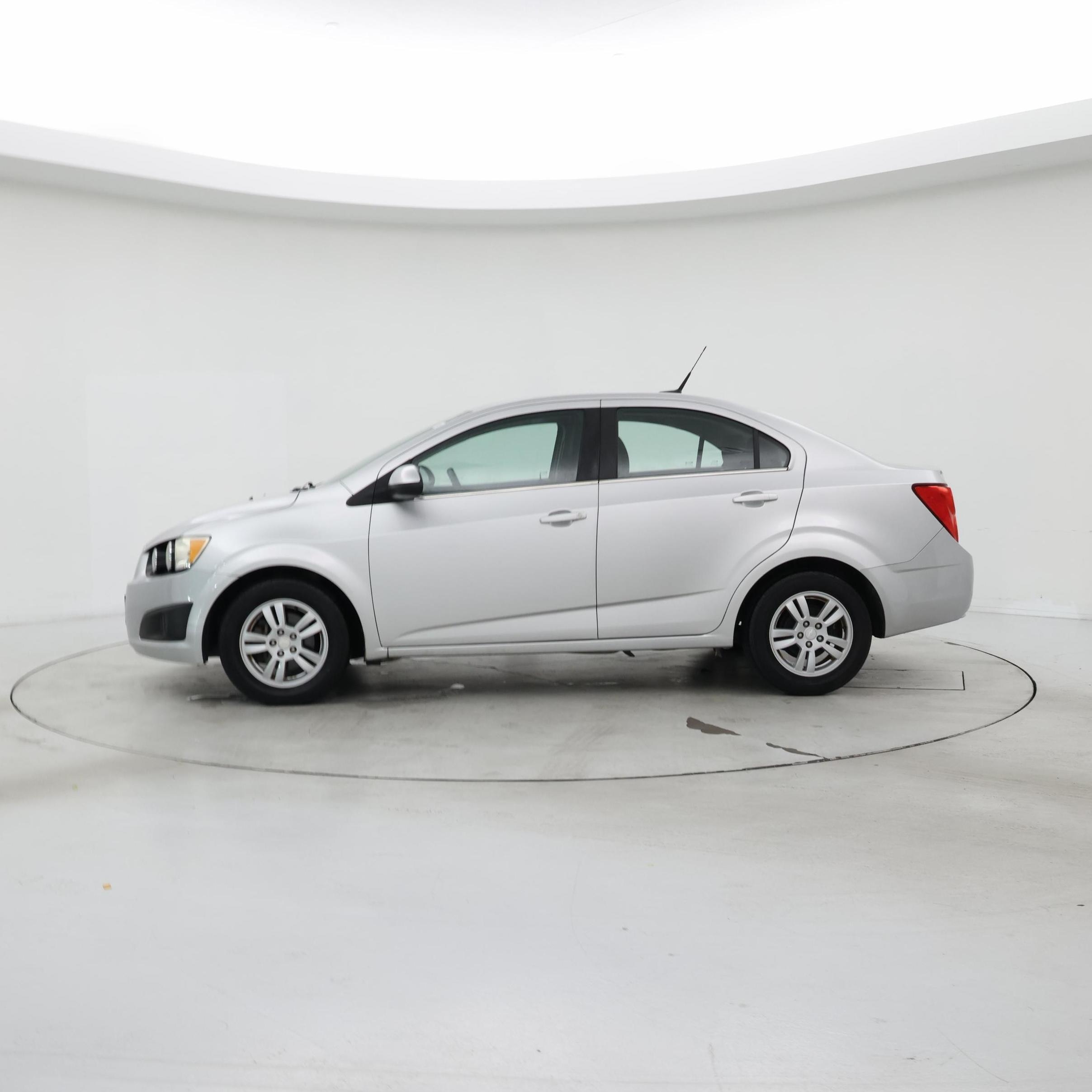Thumbnail: 2014 Chevrolet Sonic - 3
