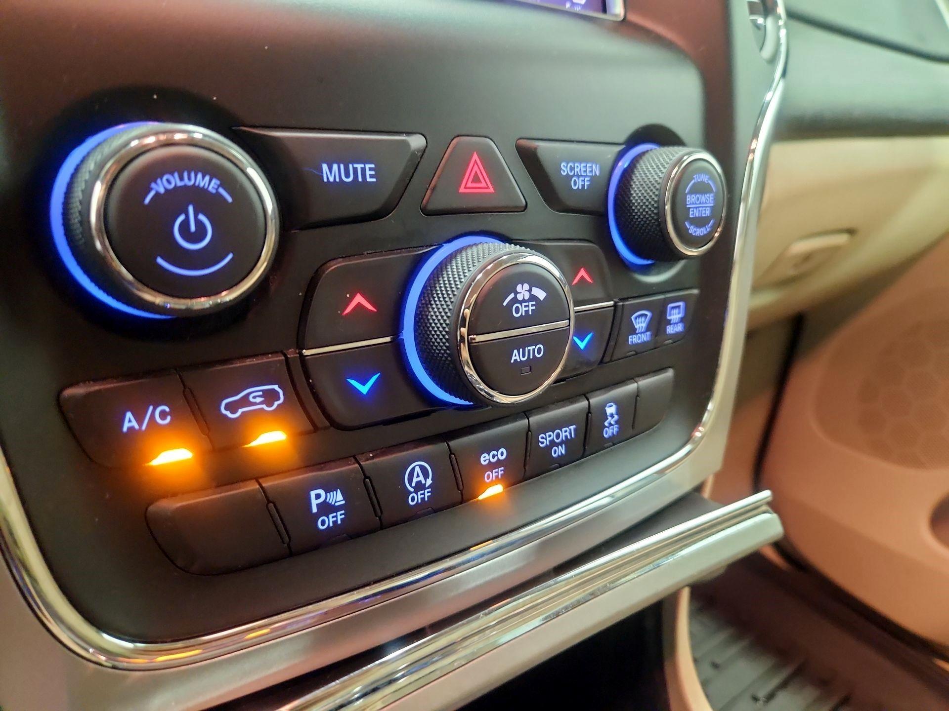 Thumbnail: 2019 Jeep Grand Cherokee - 16