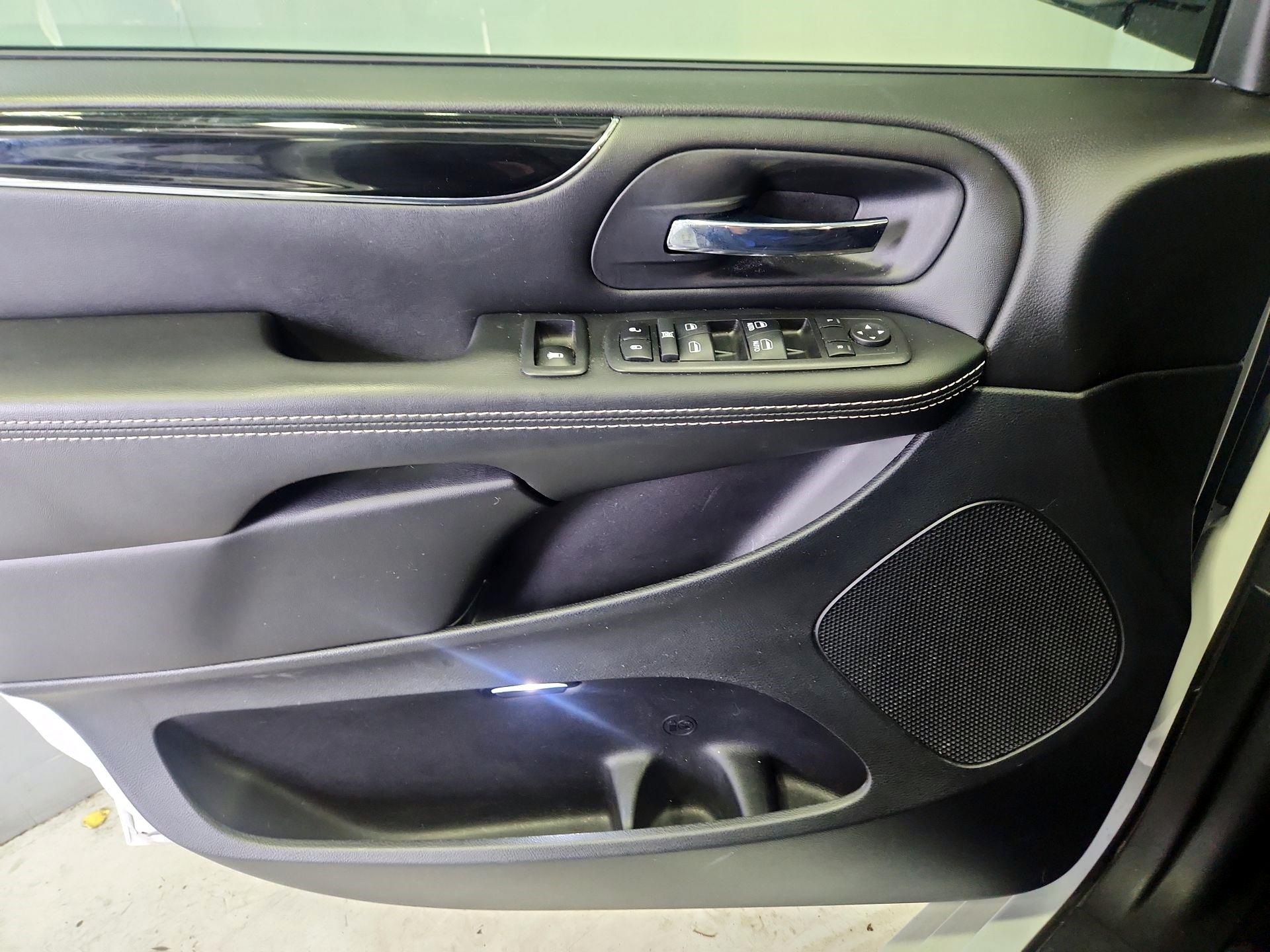 Thumbnail: 2019 Dodge Grand Caravan - 12