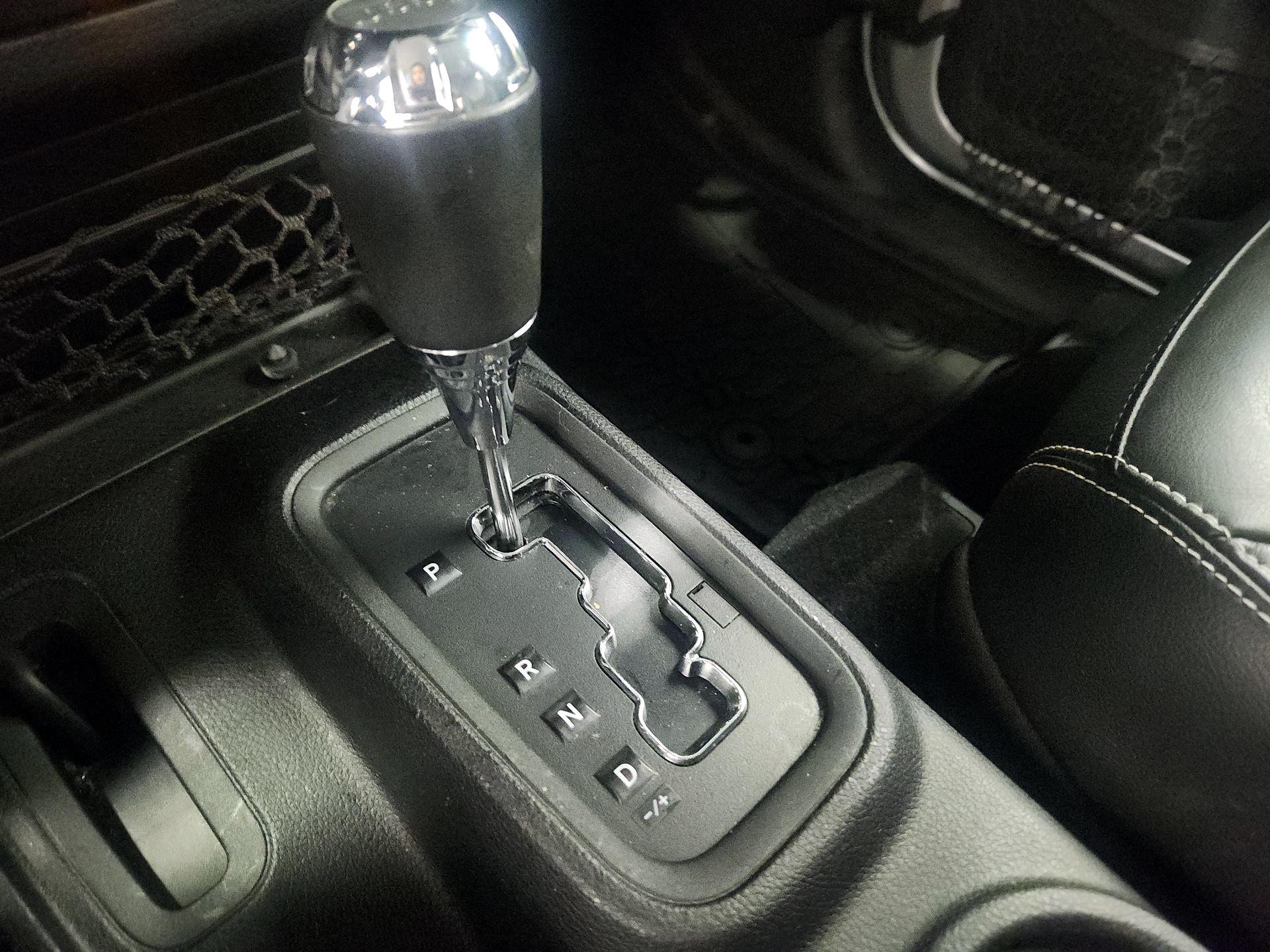 Thumbnail: 2015 Jeep Wrangler - 15