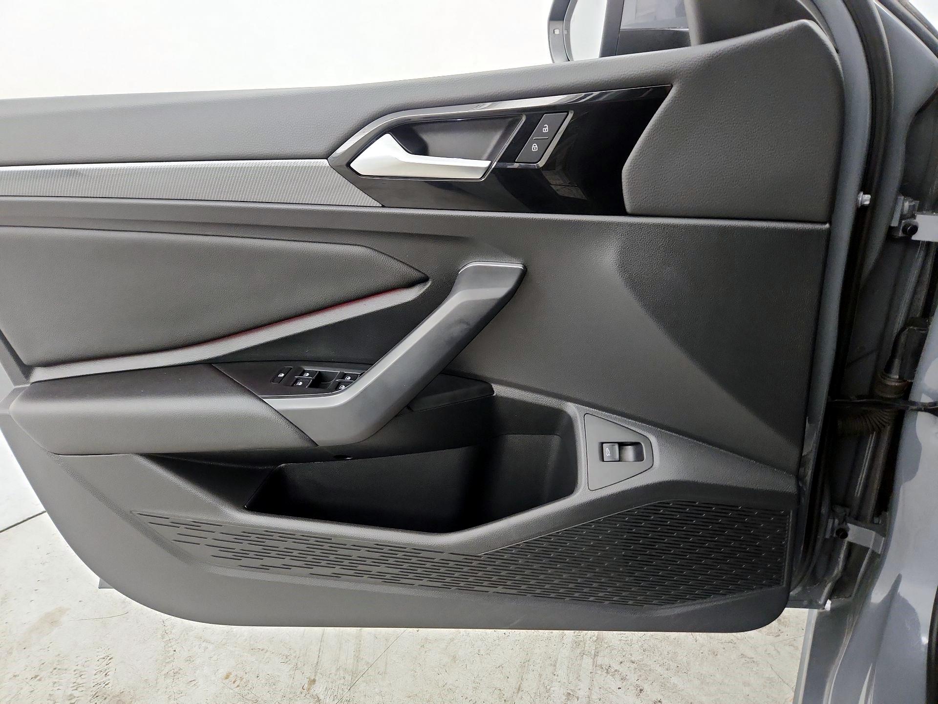 Thumbnail: 2021 Volkswagen Jetta - 12