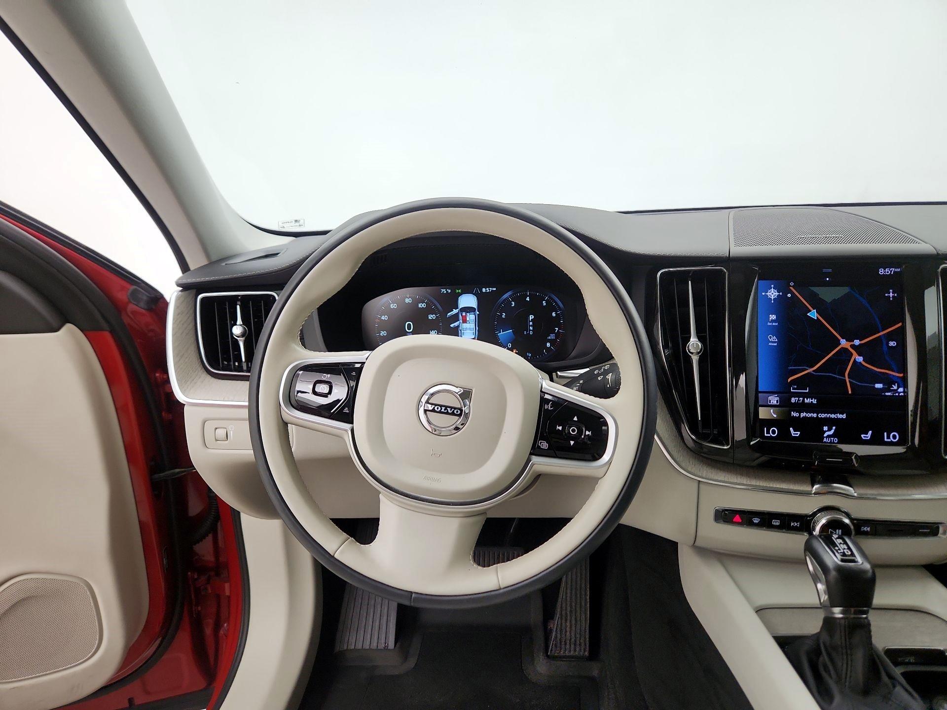 Thumbnail: 2021 Volvo XC60 - 10