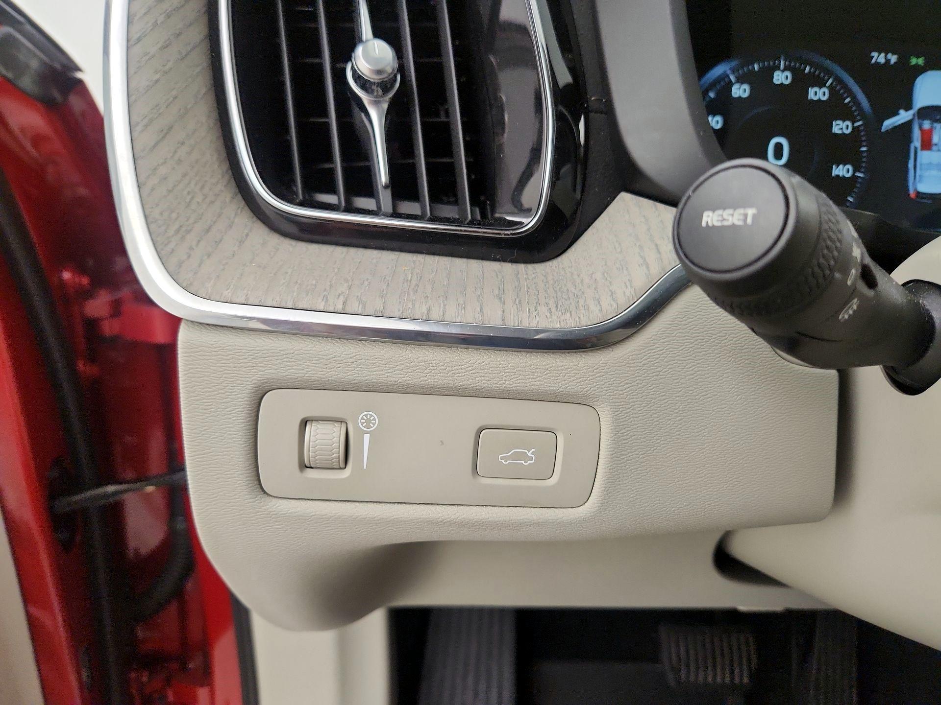 Thumbnail: 2021 Volvo XC60 - 13