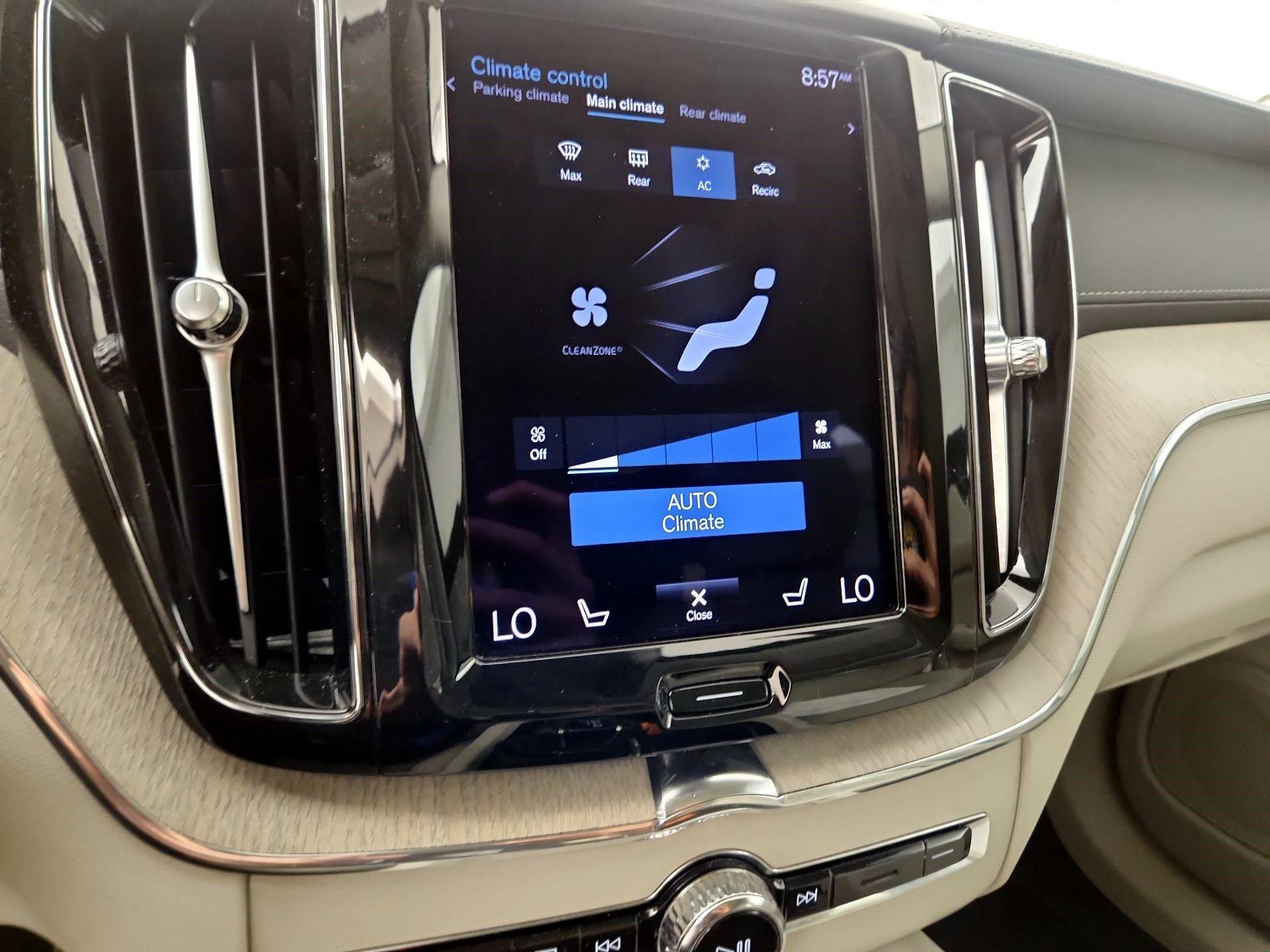 Thumbnail: 2021 Volvo XC60 - 17
