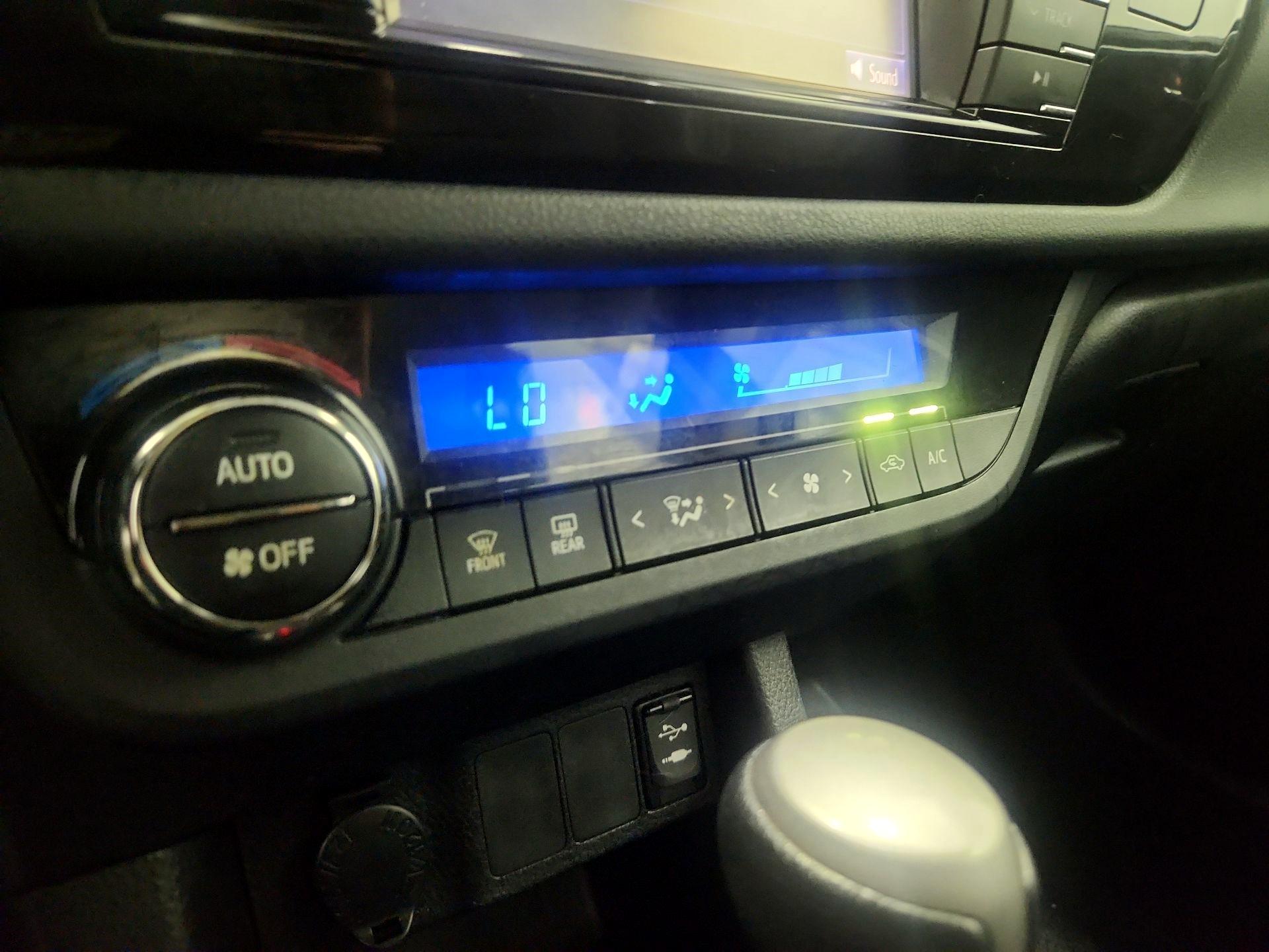 Thumbnail: 2016 Toyota Corolla - 16