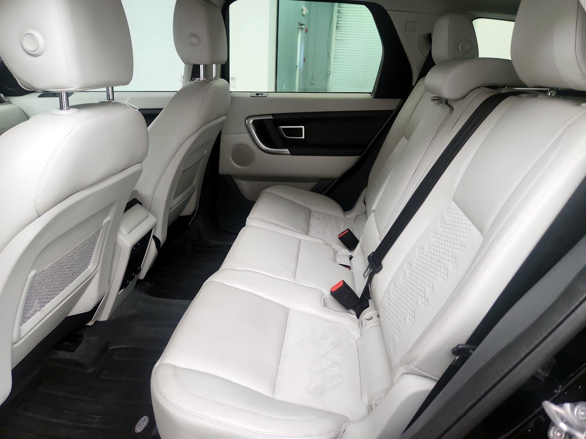 Thumbnail: 2019 Land Rover Discovery Sport - 17