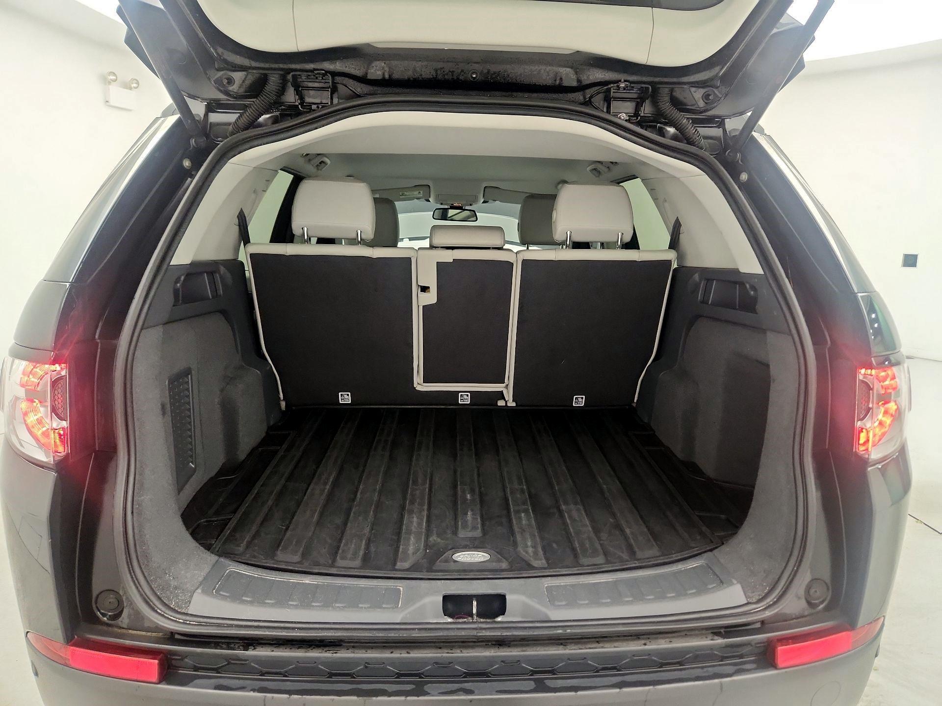 Thumbnail: 2019 Land Rover Discovery Sport - 18