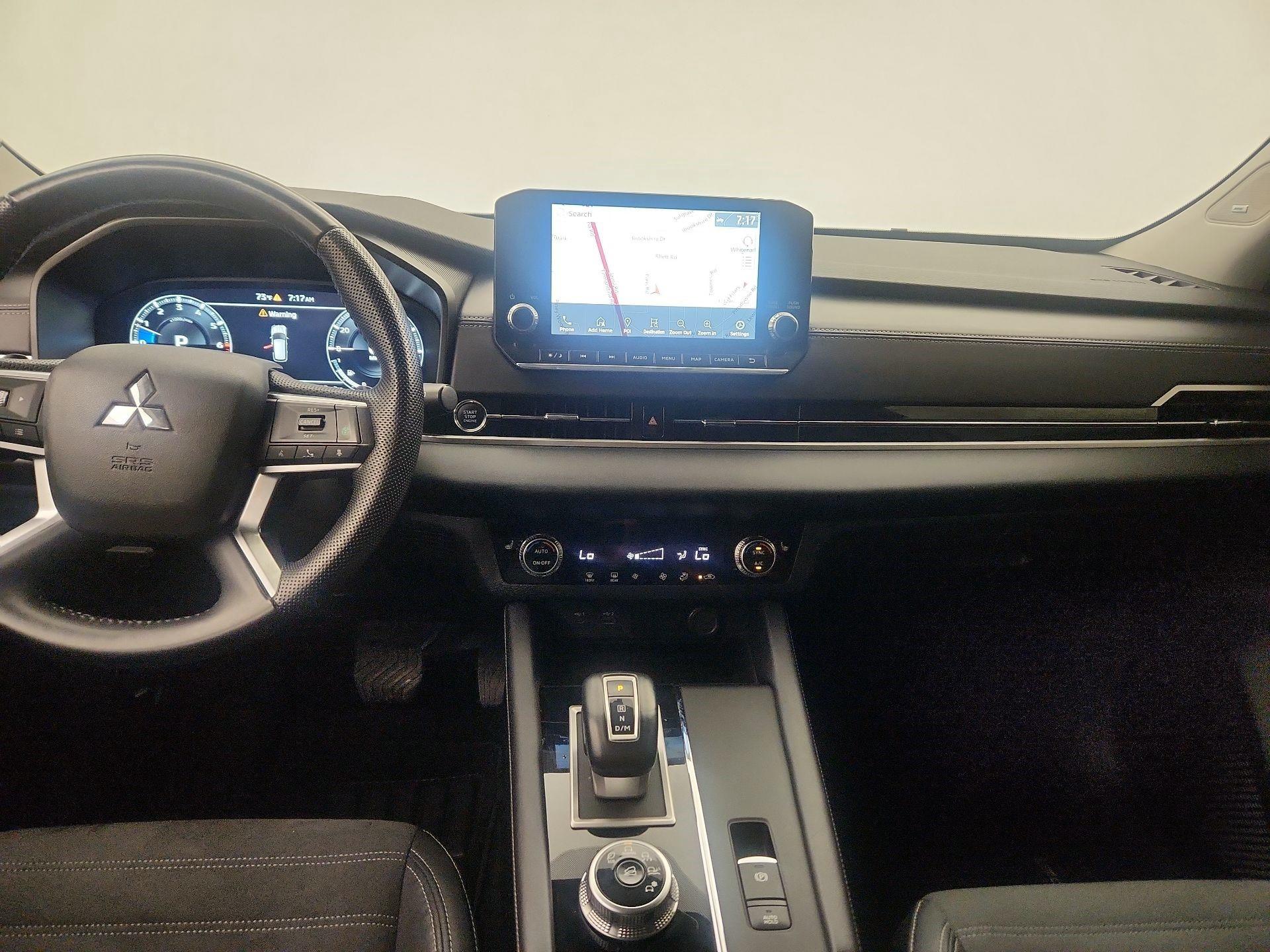 Thumbnail: 2023 Mitsubishi Outlander - 9