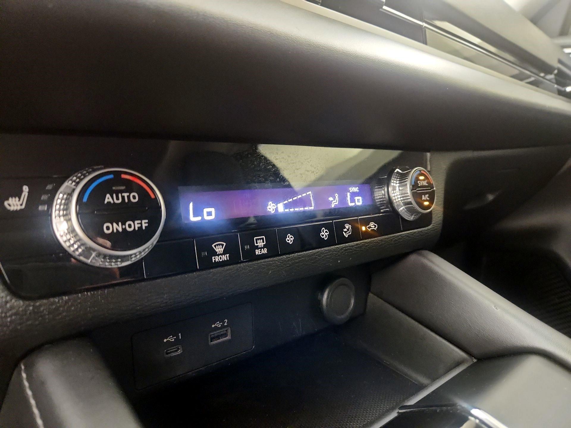 Thumbnail: 2023 Mitsubishi Outlander - 17